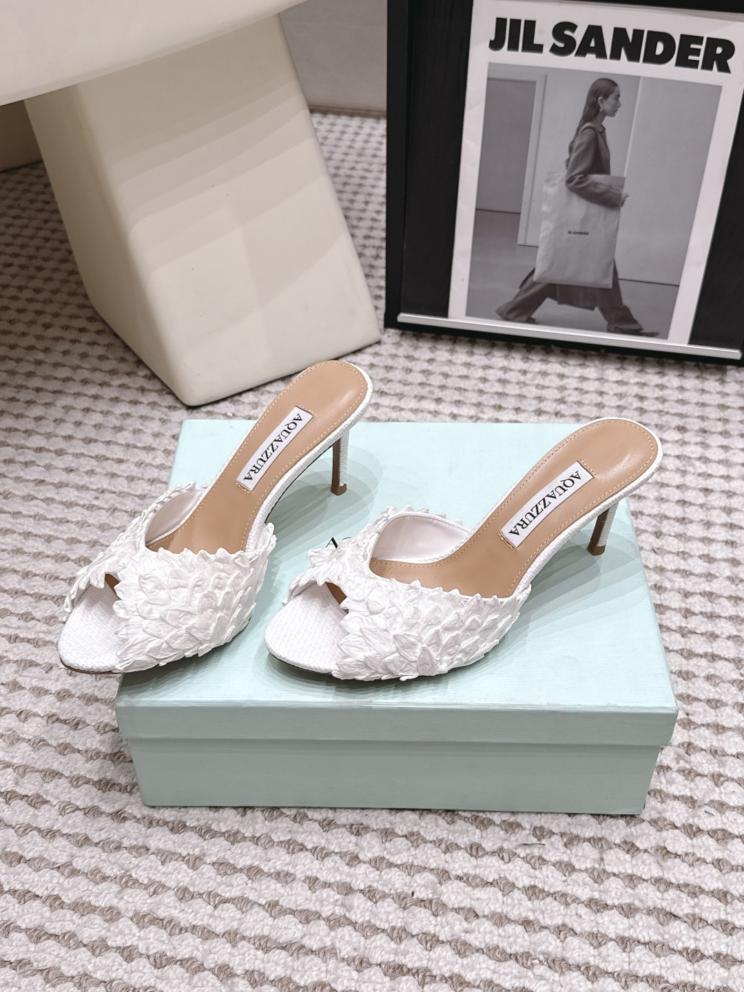 Женские мюли Aquazzura белые с декором из цветов