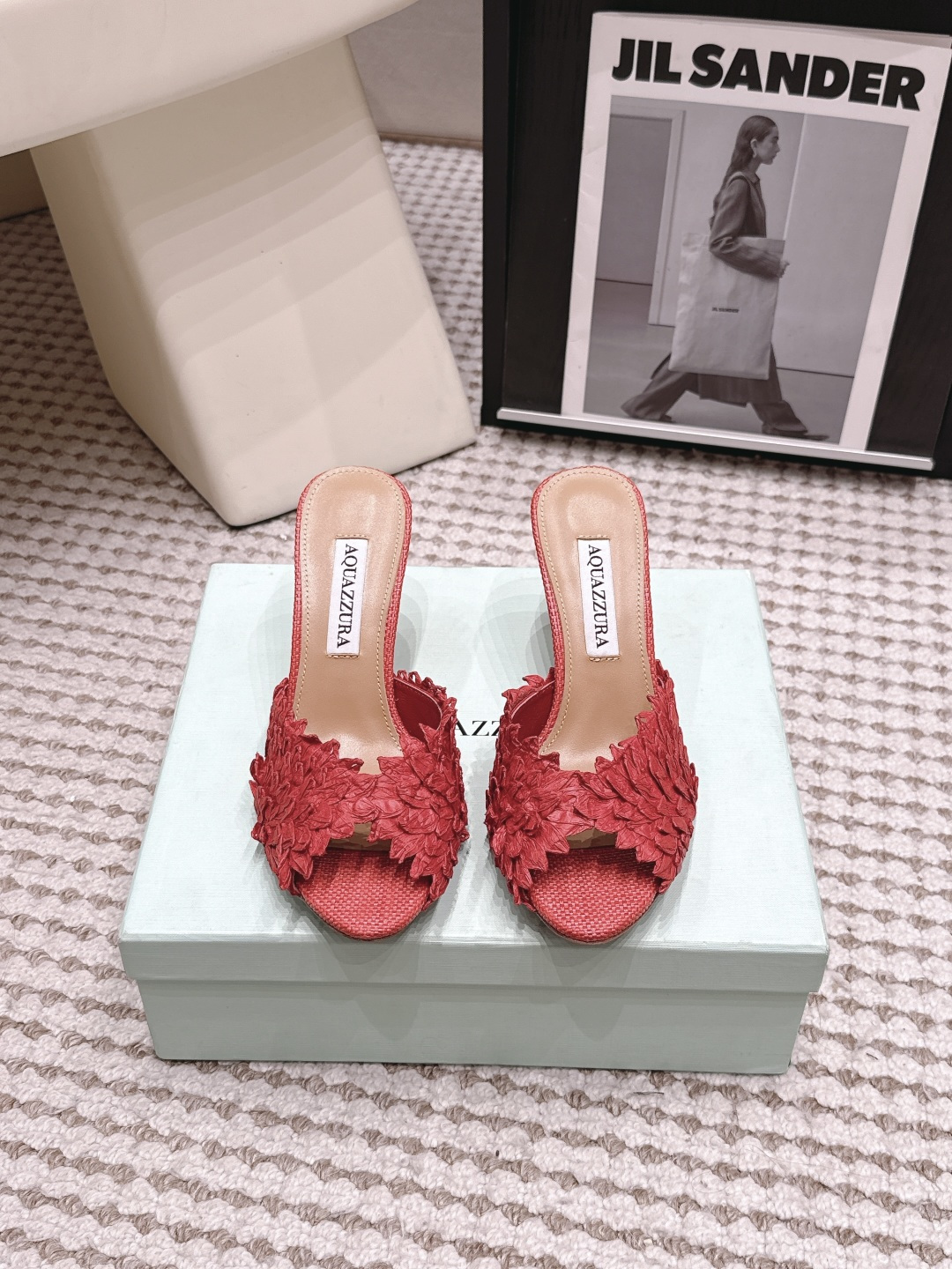 Мюли женские красные с цветочным декором Aquazzura