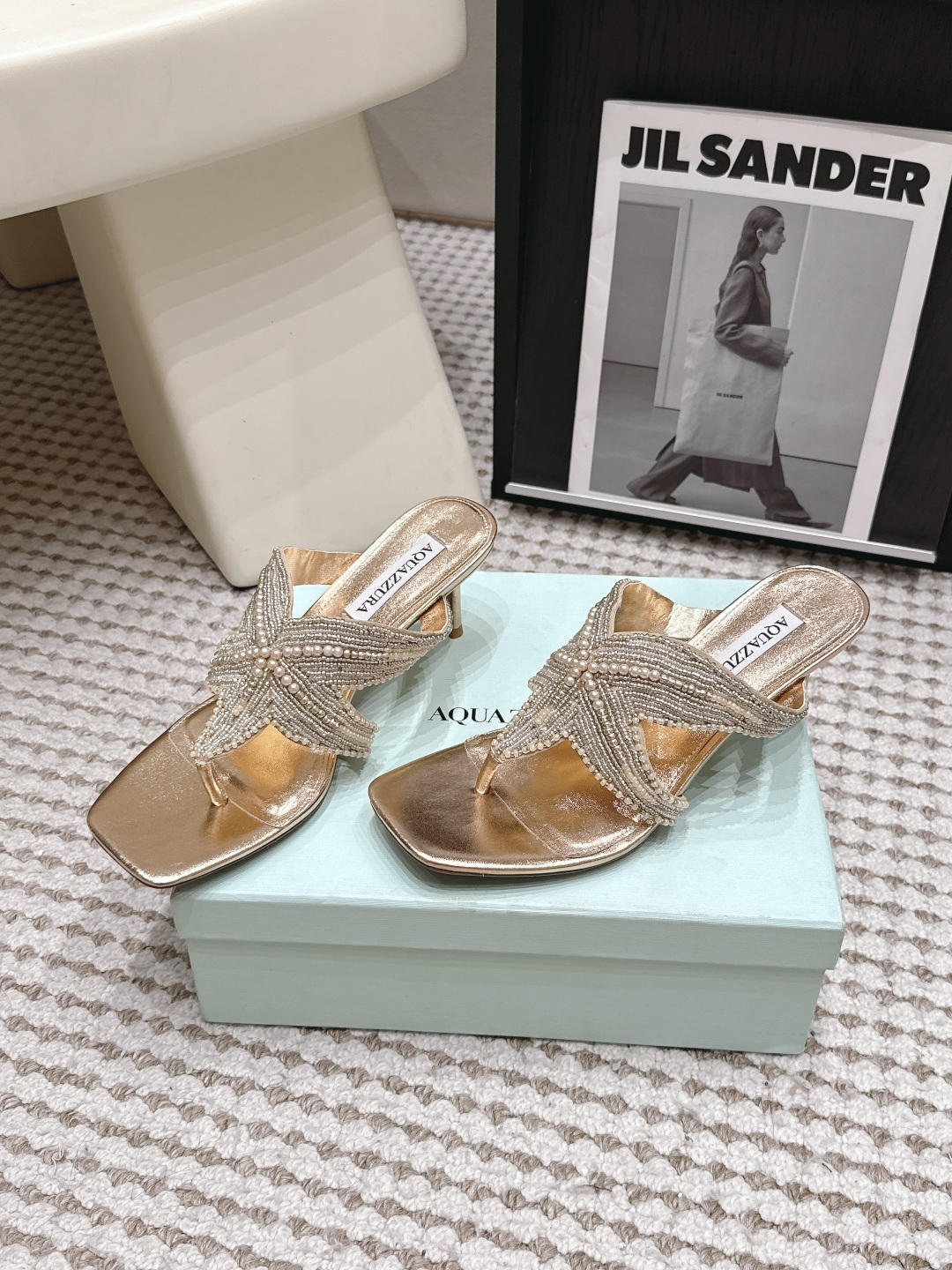 Женские шлёпанцы Aquazzura со стразами