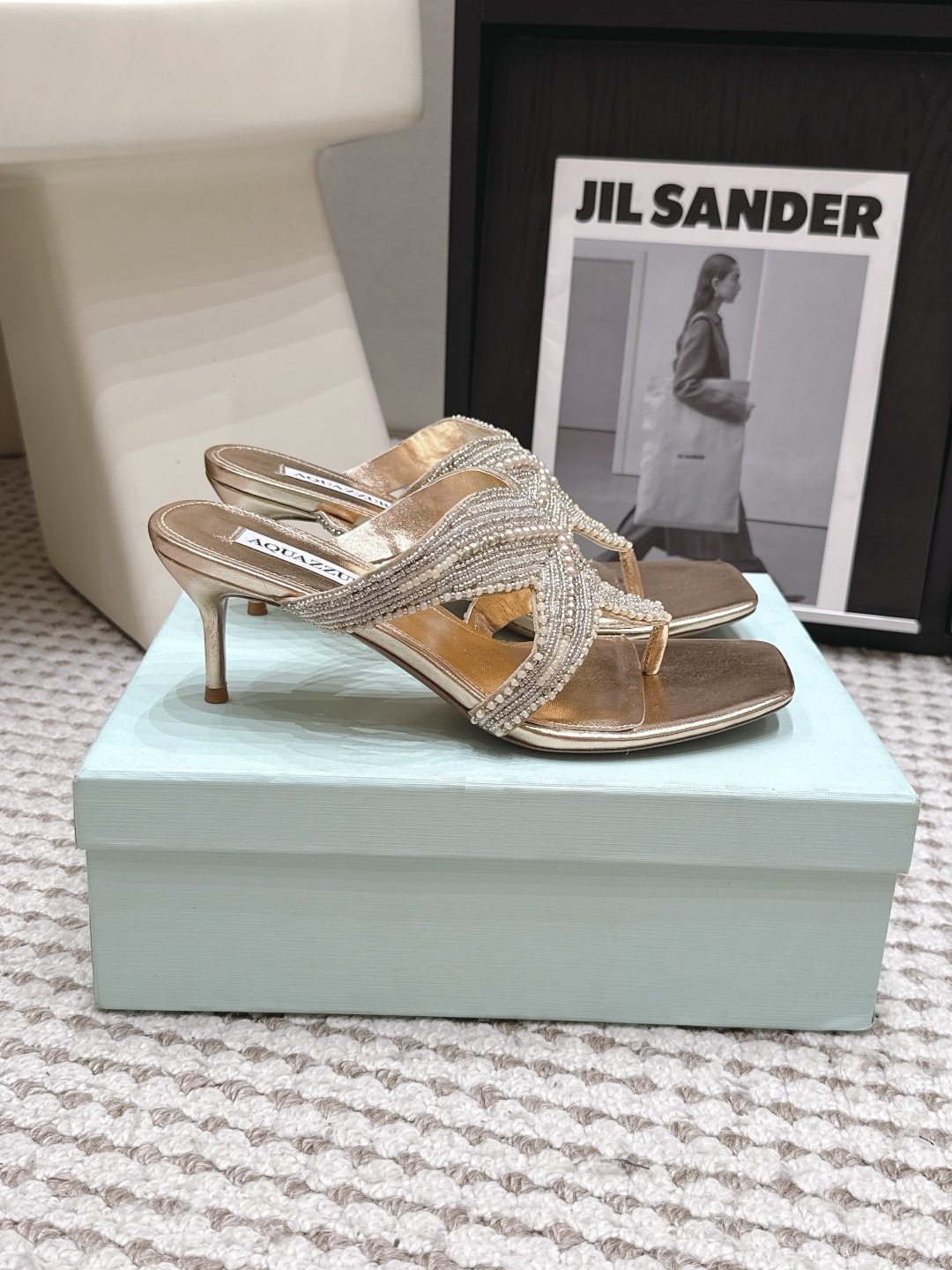 Женские шлёпанцы Aquazzura со стразами
