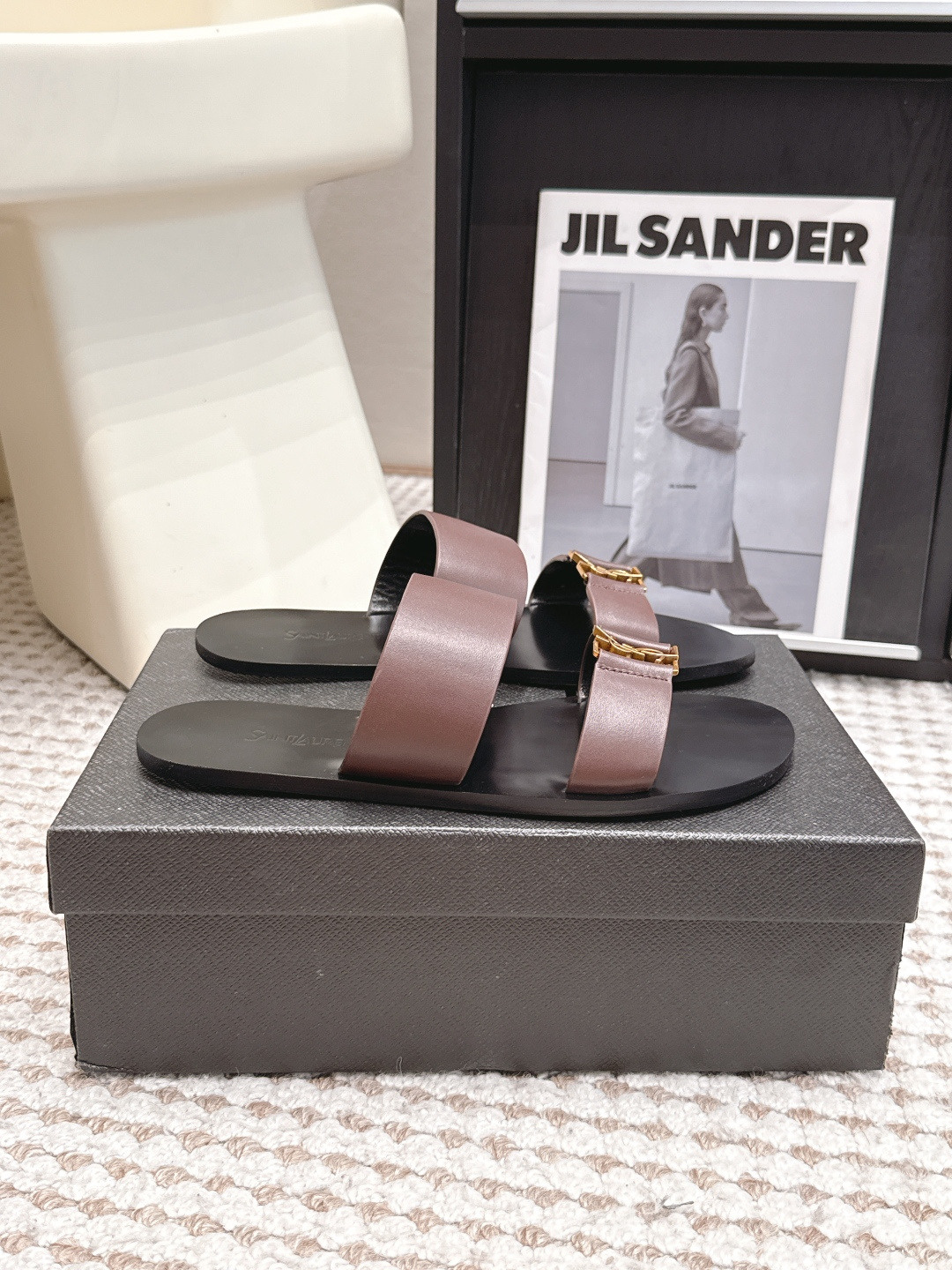 Кожаные шлепки с металлической пряжкой Saint Laurent