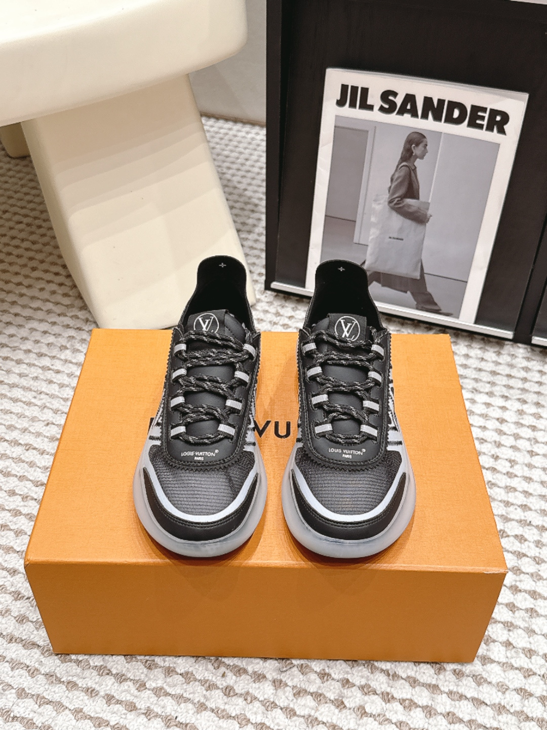 NO:814551,Purchasing-grade LV Run Away series couple's sneakers, fabric + leather stitching, with white geometric patterns, simple and recognizable. There are LV logos on the tongue and side of the shoe, perfect details. Thick-soled design, comfortable cushioning, OK for daily wear or light exercise!  The shoelaces are woven, full of layers and trendy. They are both fashionable and functional, perfect for those who pursue individuality and comfort!  Size 35-39 (customized at 40.41), casual shoes/sports shoes, louis vuitton, sneakers19860909代购级 LV Run Away系列情侣款运动鞋 织物+皮革拼接,搭配白色几何图案,简约又有辨识度.鞋舌和鞋侧有LV标志,细节满分.厚底设计,缓震舒适,日常穿搭或轻运动都OK！鞋带是编织款,层次感十足,潮流感拉满.时尚与功能兼备,超适合追求个性和舒适的你！ 尺码35-39（40.41定做）,休闲鞋/运动鞋,louis vuitton,sneakers,Women's Shoes
