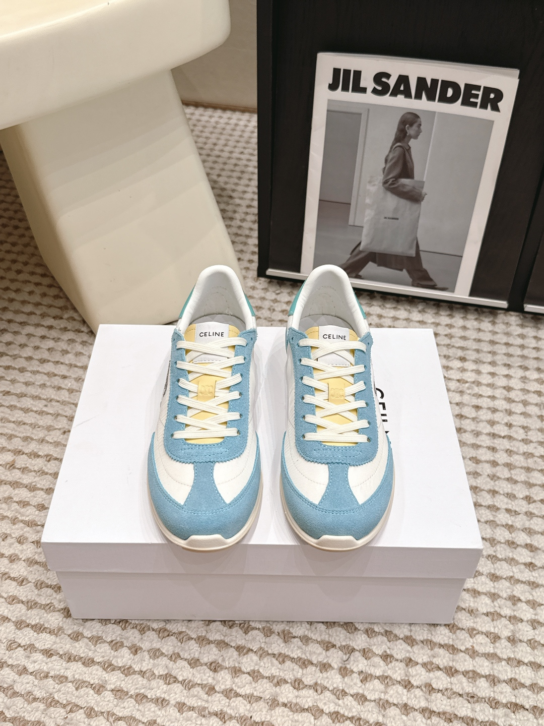 NO:817687,Purchasing agent CELINE 26/ latest Racer series Forrest sports and casual shoes. Many celebrity fashion bloggers have planted grass. The design of Forrest shoes is classic and never goes out of style. It is cool and versatile. Whether it is sports style or casual wear for daily outings, it can be perfectly adapted to easily enhance the texture of the overall look. Moreover, the design of this pair of shoes fits the shape of the foot, so that walking is not tiring. It is also very breathable for spring and summer wear and will not make you sweat.  Whether you are going shopping, traveling or exercising, it can be your best match. Upper: High mercerized cowhide stitched with breathable fabric. Lining: Sheepskin lining. Outsole: Original private model outsole Size#35-41 (40.41 custom-made, non-returnable), casual shoes/sports shoes, celine, sneakers, cowhide, sheepskin19860909代购级 CELINE 塞琳 26/ 最新款Racer系列 阿甘 运动 休闲鞋 超多明星时尚博主种草 阿甘鞋鞋型设计经典永不过时 酷帅又百搭无论是运动风穿搭 还是日常出街的休闲装,它都能完美适配,轻松提升整体造型的质感 而且这双鞋的设计很贴合脚型,走路不累脚,春夏穿着也很透气,不会闷汗 不管你是去逛街、旅行还是运动,它都能成为你的最佳搭子. 鞋面: 高丝光牛皮拼接透气布 内里: 羊皮内里 大底: 原版私模大底 Size#35-41(40.41定做不退换),休闲鞋/运动鞋,celine,sneakers,cowhide,sheepskin,Women's Shoes