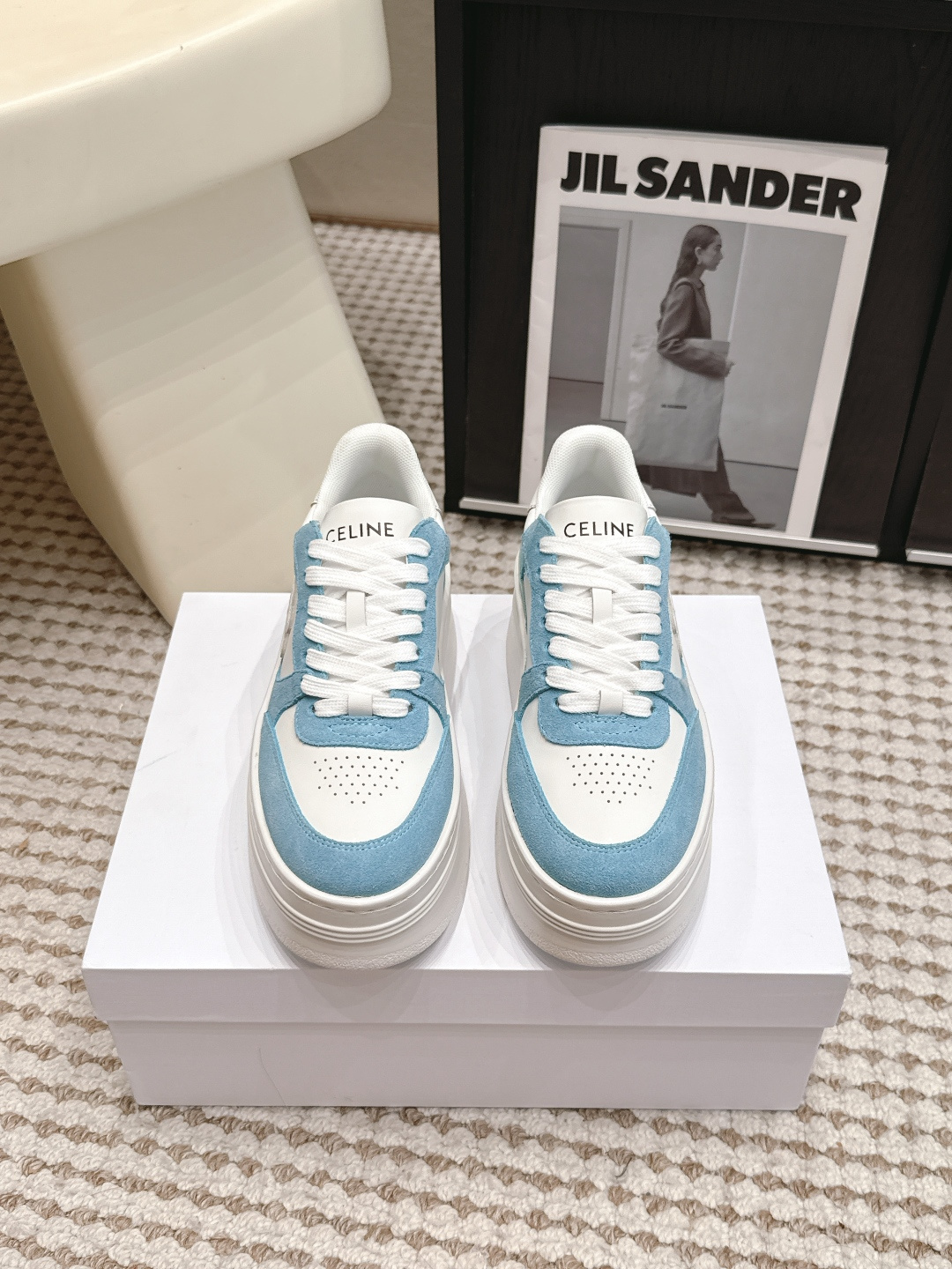NO:817694,Purchasing agent CELINE 26/latest Block series lace-up thick-soled casual sneakers upgraded version ultra-light Eva outsole TRIOMPHE leather patch instantly injects fresh and feminine charm into this BLOCK sneaker, I love it. It can be matched with whatever you want, whether it is flared jeans, skirt or dress, it can be easily controlled, adding unique charm to your style, making you instantly become a fashionista. The upper is imported cowhide  Original breathable mesh lining, upgraded Eva foam ultra-light outsole Size#35-41 (female 40.41 custom-made, non-returnable), casual shoes/sports shoes, celine, celine, sneakers, skirts, jeans, cowhide19860909代购级  CELINE赛琳 26/最新 Block系列 系带 厚底 休闲 运动鞋 升级版 超轻Eva大底 TRIOMPHE 皮革贴饰,瞬间给这款 BLOCK 运动鞋注入了清新柔美的魅力,爱了爱了.搭配起来那叫一个随心所欲,无论是喇叭牛仔裤、半身裙还是连衣裙,它都能轻松驾驭,为你的造型增添别致魅力,让你秒变时尚达人 鞋面进口牛皮  内里原版透气网里 大底升级Eva发泡超轻大底 Size#35-41（女40.41定做不退换）,休闲鞋/运动鞋,celine,celine,sneakers,skirts,jeans,cowhide,Women's Shoes