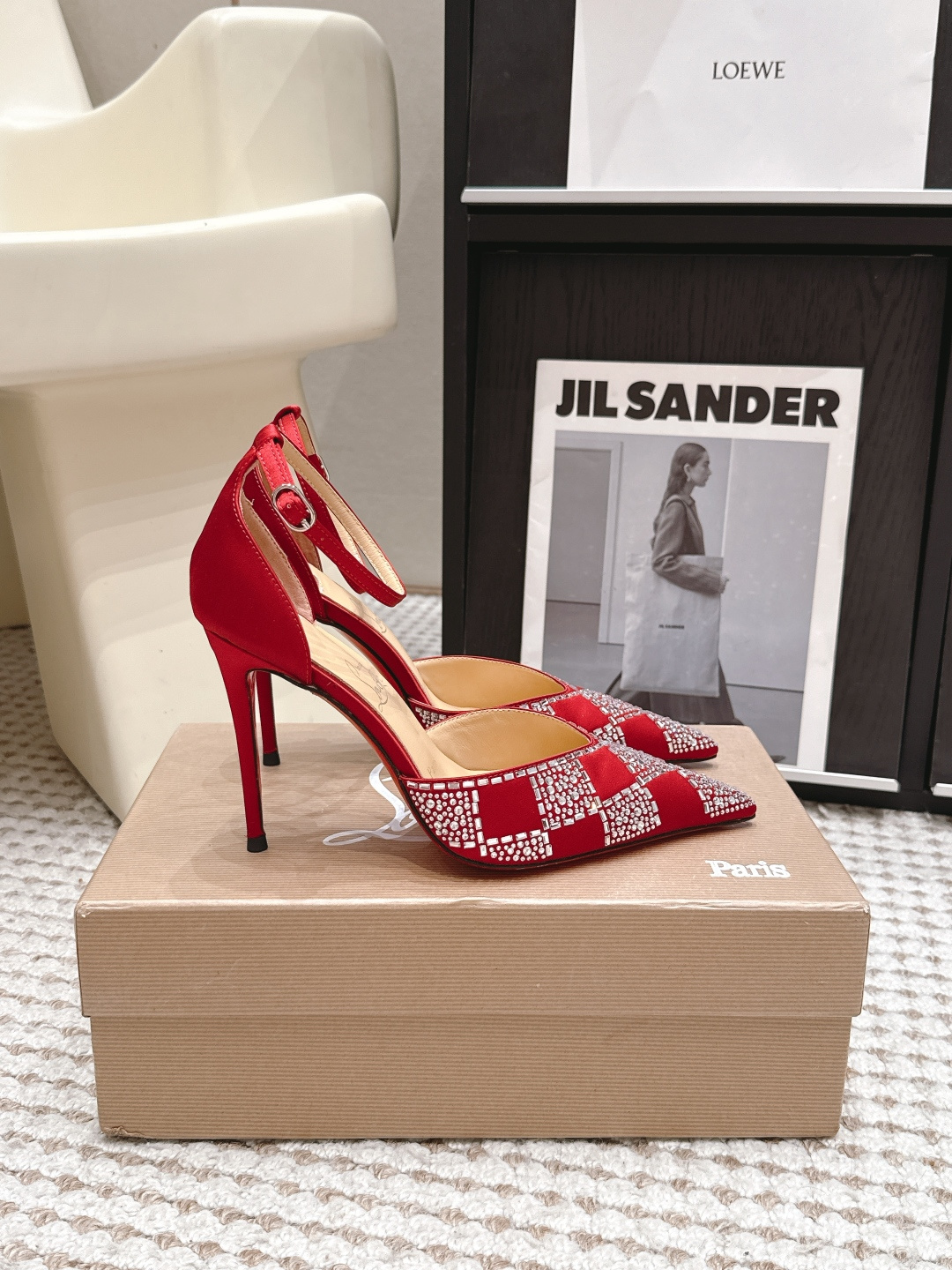 Женские красные туфли на шпильке с декором Christian Louboutin