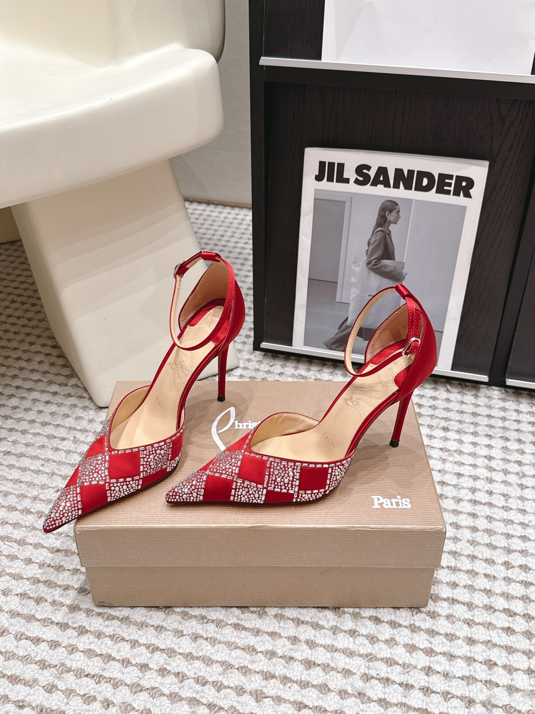 Женские красные туфли на шпильке с декором Christian Louboutin