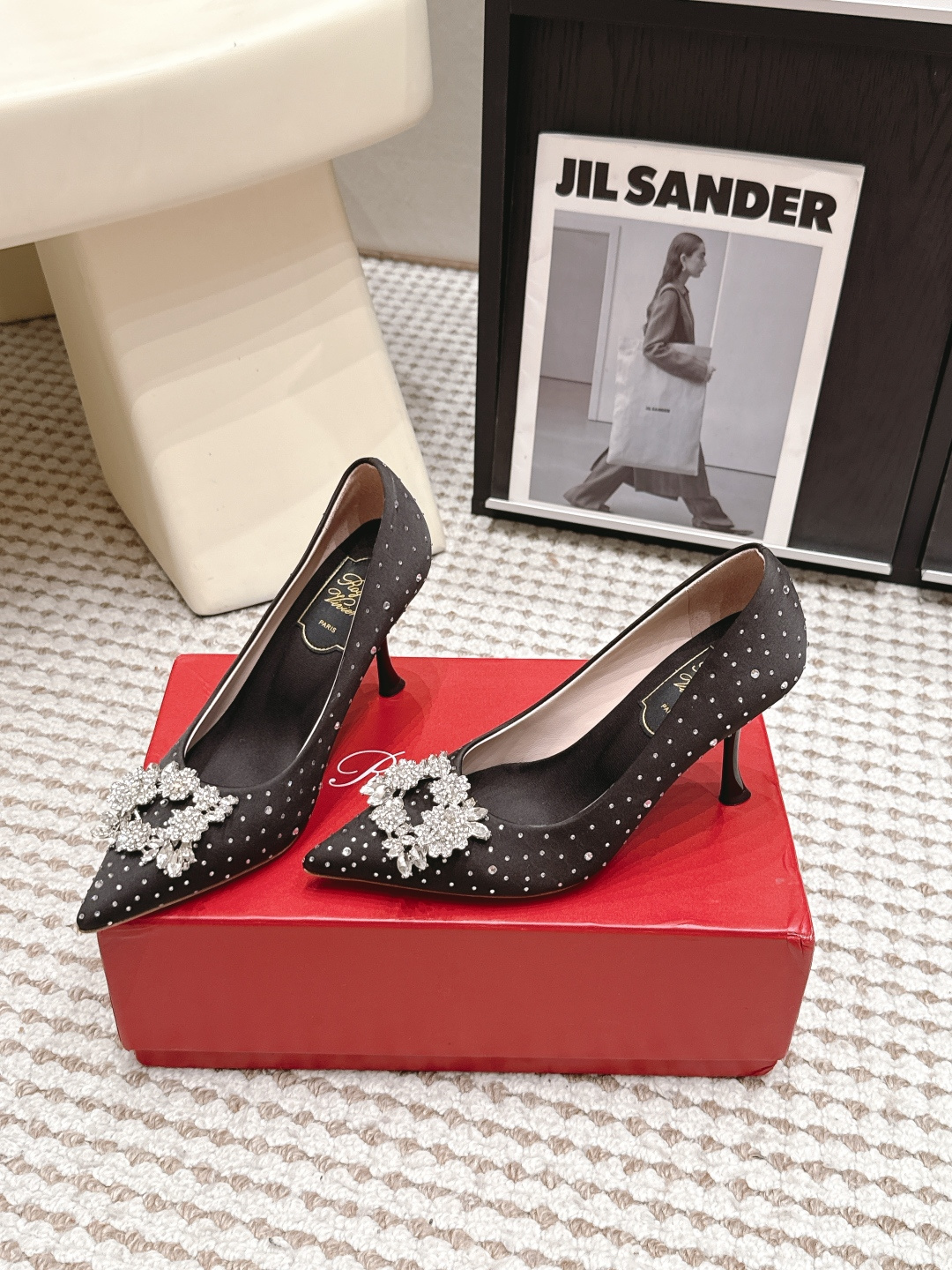Женские туфли с декором Roger Vivier