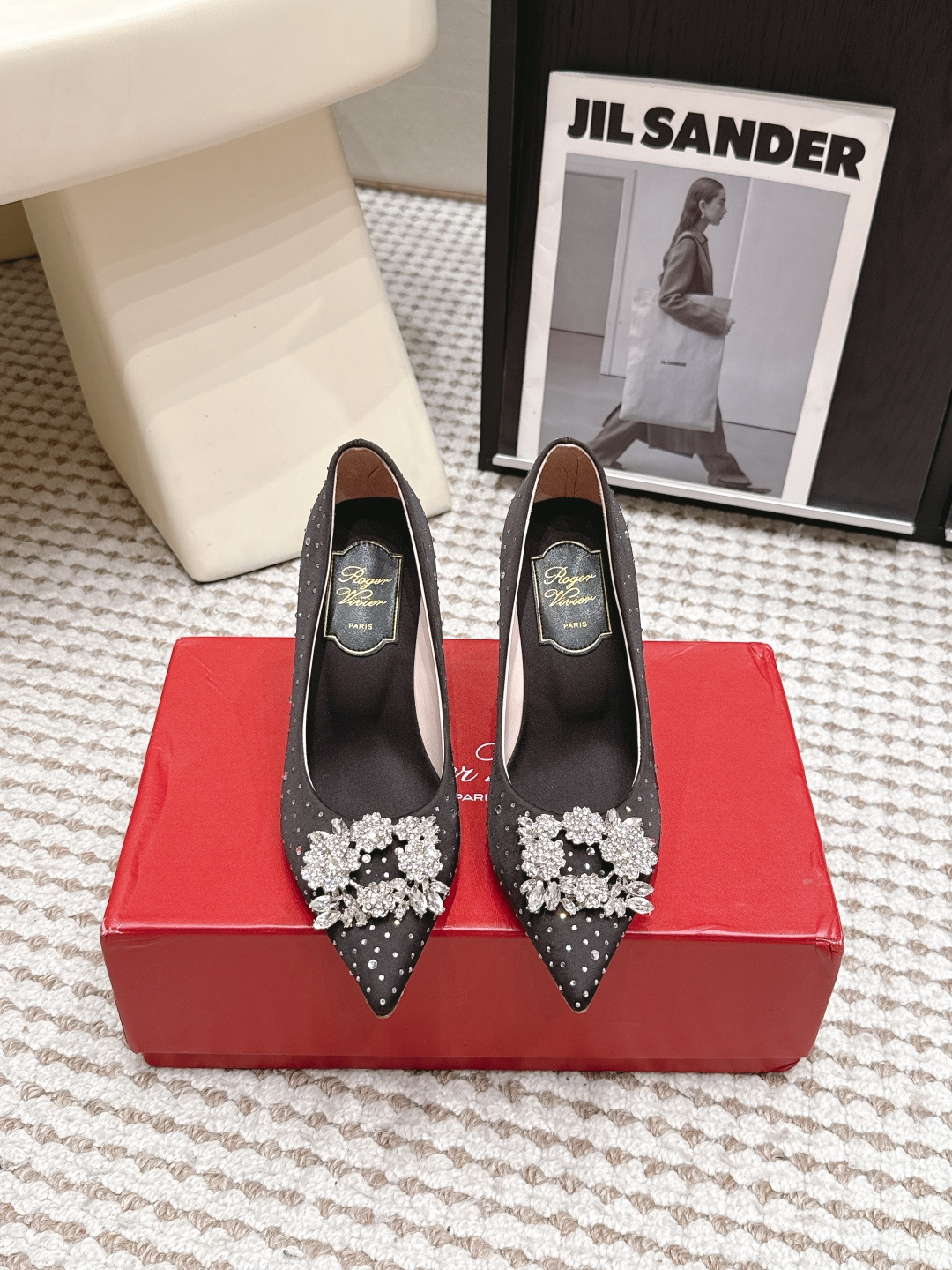 Женские туфли с декором Roger Vivier
