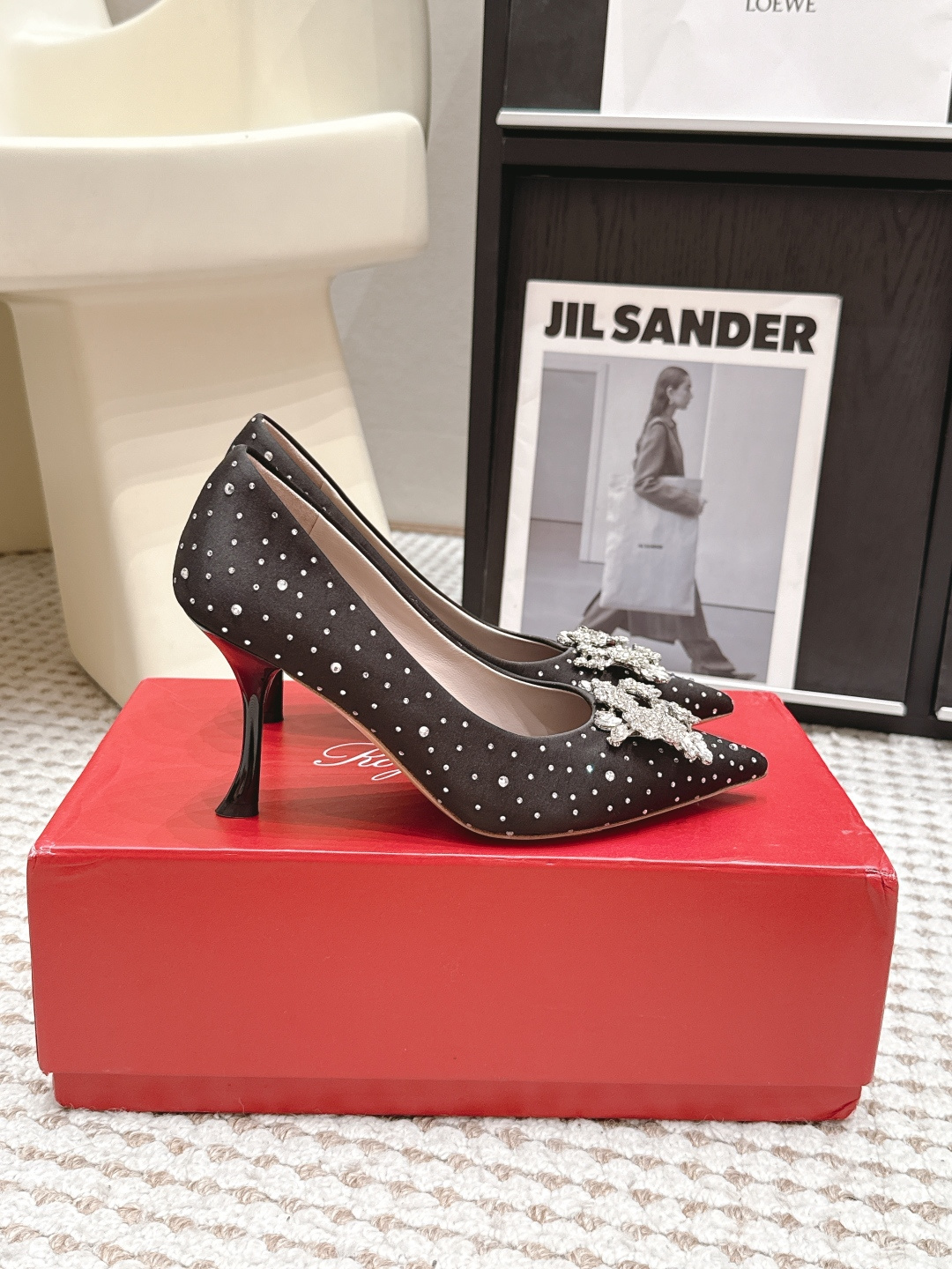 Женские туфли с декором Roger Vivier