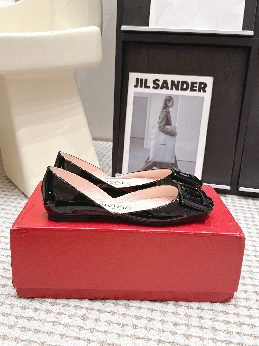 Женские черные лаковые туфли Roger Vivier с квадратной пряжкой