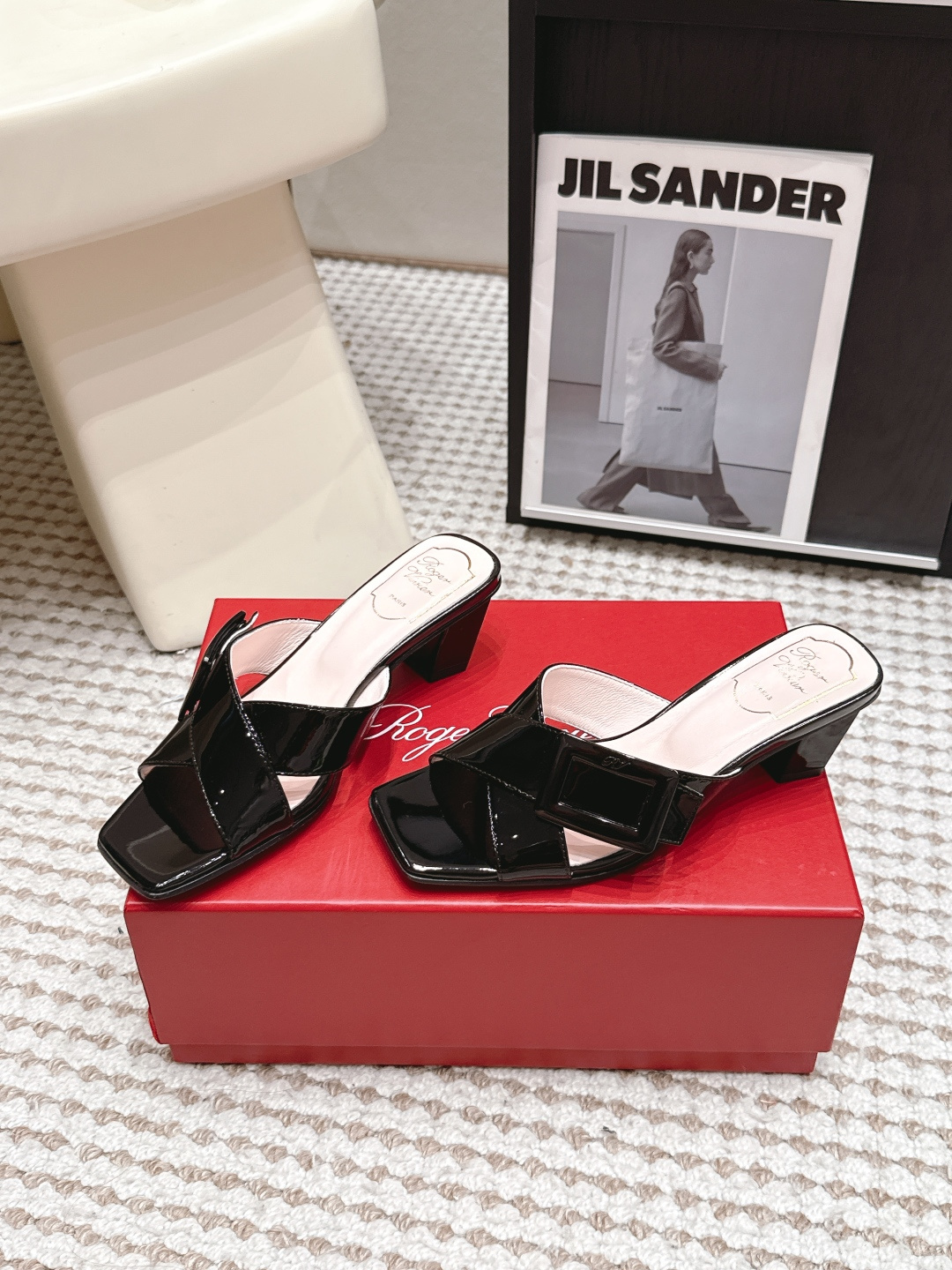 Женские черные сабо с квадратным ремешком Roger Vivier