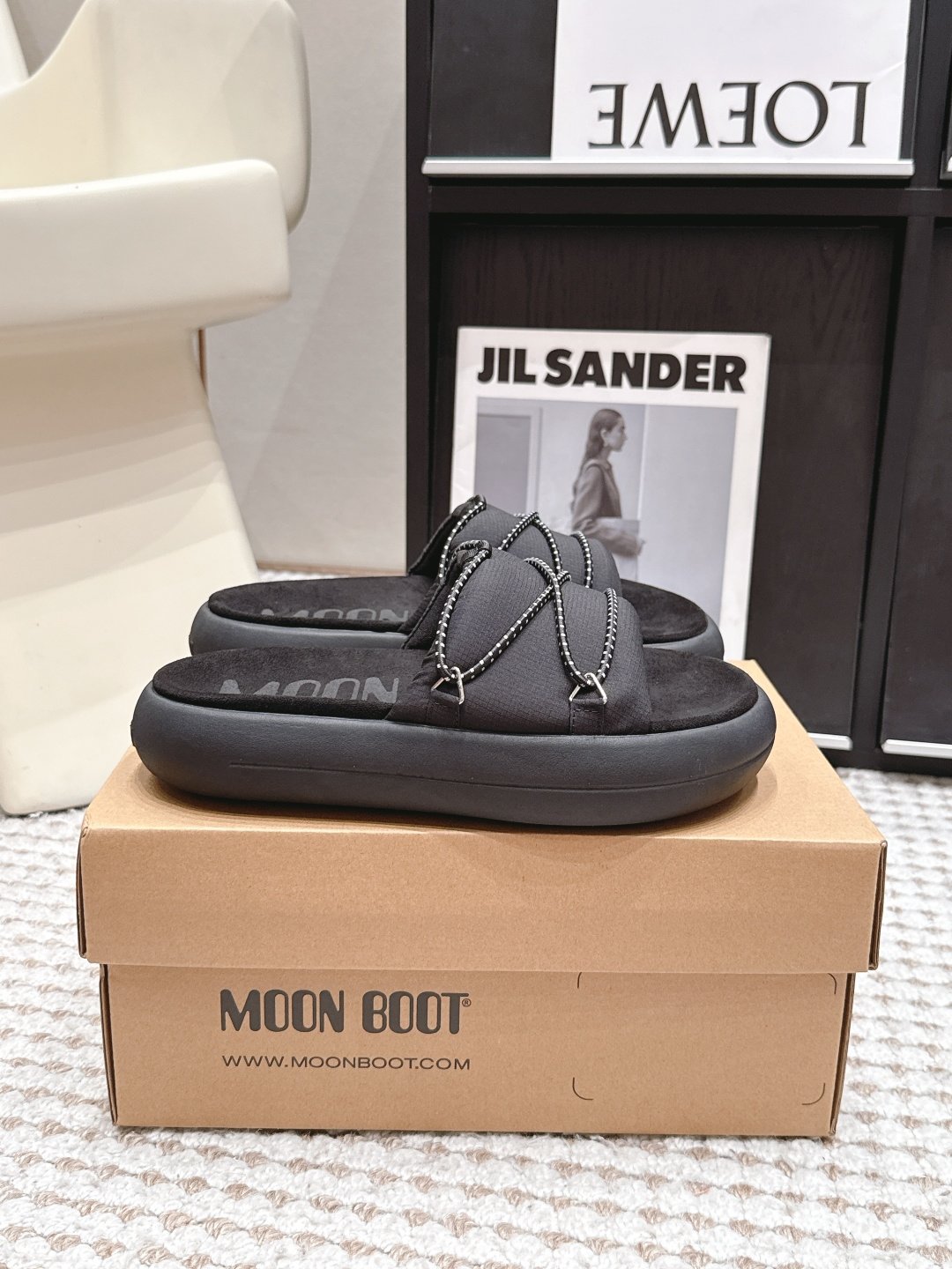 Шлёпанцы Moon Boot с утолщённой подошвой