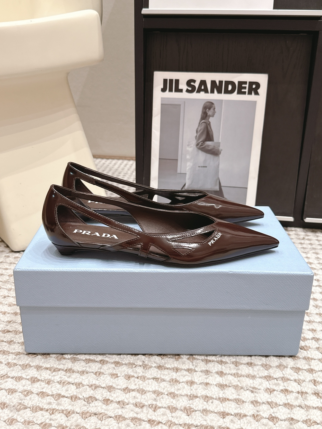 Женские туфли с открытой пяткой из лакированной кожи Prada