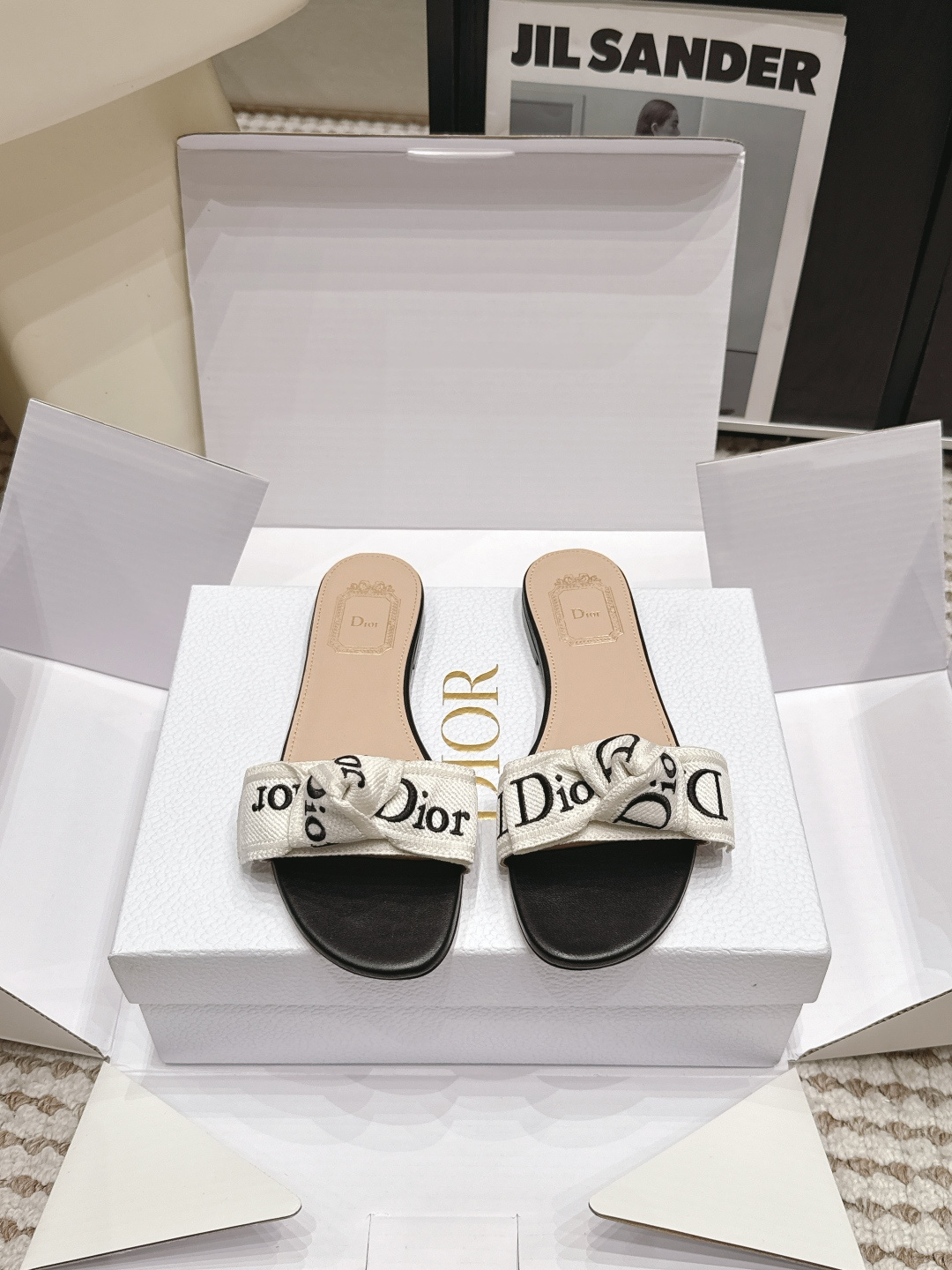 Женские плоские шлепанцы с лентой Dior