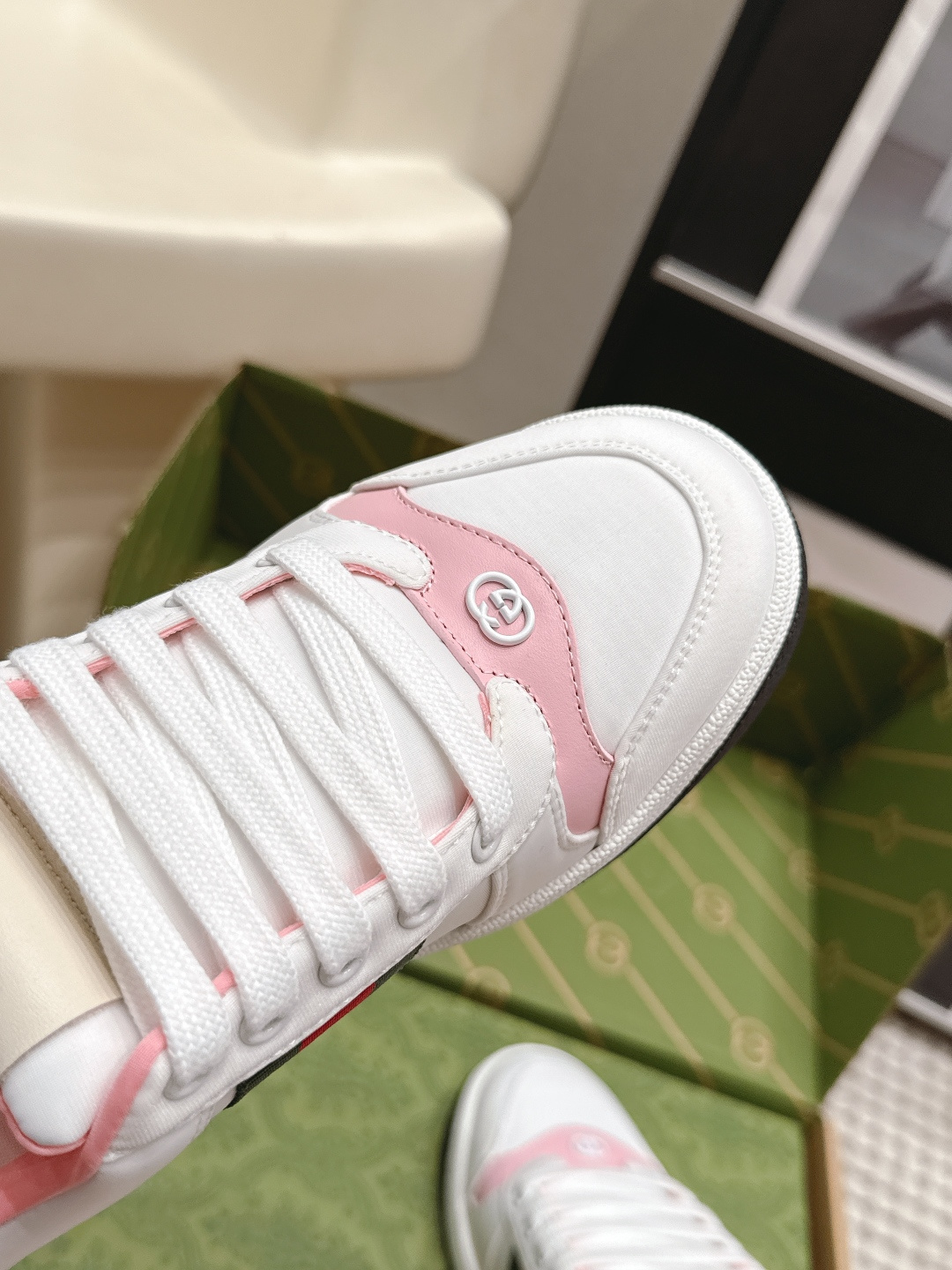 Gucci Women Shoes