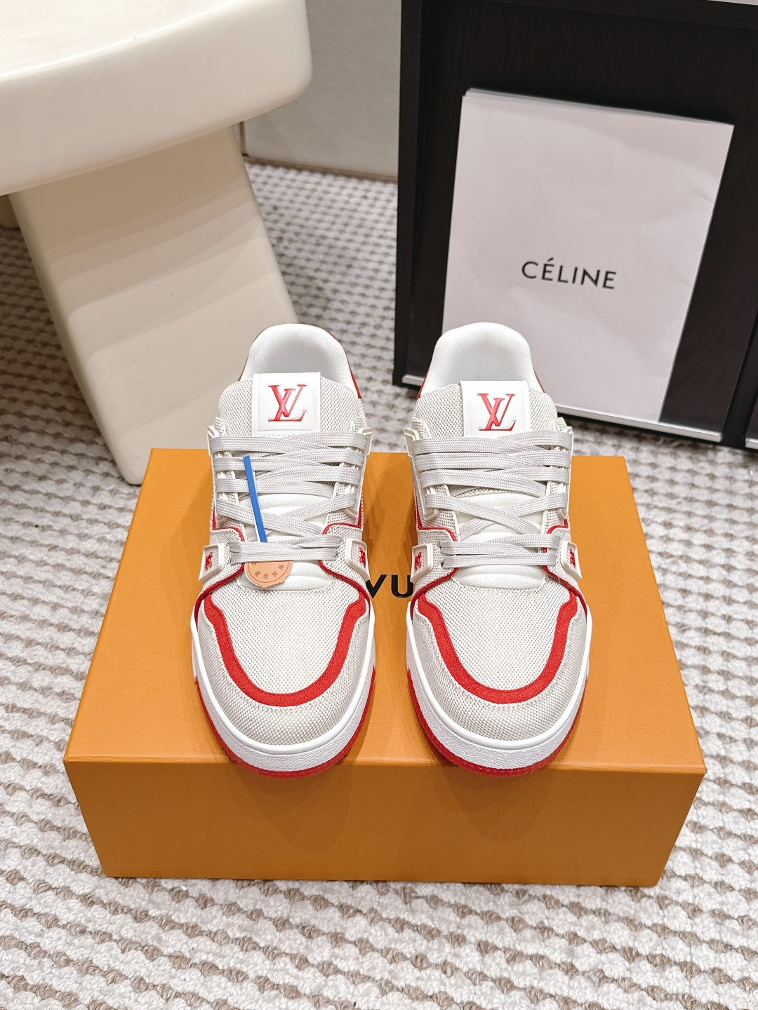 NO:883032,Purchasing-grade Louis Vuitton 26ss is a hot item from Lvjia!  Trainer sneakers are a must buy for everyone, you will never regret it!  Super versatile and high-end!  It goes well with any kind of clothes. The most important thing is that it is very attractive. The manufacturing process of the top OEM is very strict!  The materials are all top-grade cowhide customized from overseas, and the texture of the leather is the same as the original. It is super high-end, especially the texture that comes out when the shoe is bent, it has a completely ZP feel!  The outsole is also customized by our private model, with exclusive control. The entire font and concave and convex feel are difficult to distinguish between true and false. Size #Female 35-41 #Male 38-47 (Female 40 41 Male 45 46 47 is customized and non-returnable), casual shoes/sports shoes, louis vuitton, louis vuitton, louis vuitton, sneakers, cowhide19860909代购级 Louis Vuitton 26ss 驴家的爆款！trainer板鞋,每个人都必须入的款,绝不后悔！ 超级百搭高级！什么衣服都好搭.最主要是超耐看的. 顶级代工厂制程超严格！材料都是海外定制的顶级牛皮,皮纹质感都是原版的感觉 超高级,特别是鞋子折弯的时候出来的纹路,完完全全就是zp的感觉！ 大底也是我们私模定制的,独家把控,整个字体和凹凸感,真假难辨. Size#女35-41 #男38-47（女40 41 男45 46 47定做不退换）,休闲鞋/运动鞋,louis vuitton,louis vuitton,louis vuitton,sneakers,cowhide,Women's Shoes