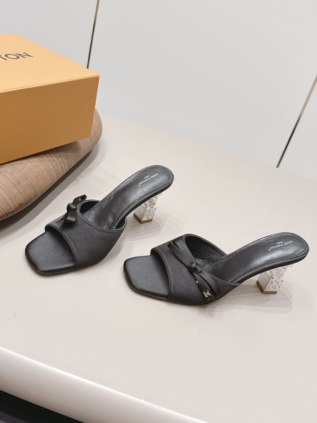 吉米周 Jimmy Choo 经典高奢皮鞋鞋履高跟鞋 #BF6069E0 2