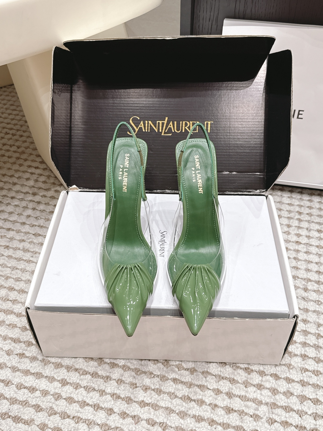 NO:904230,Purchasing agent SaintLauren*·26s spring and summer new style pleated transparent high-heeled sandals  This pair of sandals is a line of transparent poetry written by YSL at midnight. The upper is made of transparent PVC material, allowing the skin of the foot to be looming under the cover, like looking at a flower through a thin frosted glass - the outline is clear, the details are hazy, with a cold, untouchable sense of distance. The pointed line is like a stick  The unsheathed silver hairpin points sharply forward, extending the leg line infinitely forward. The carefully calculated folds on the shoe are the only emotional flaw in this cold rationality - like crumpled cellophane, it produces a fine prism effect under the refraction of light, turning transparency itself into a layered visual material.  Specially customized material, sheep lining, outsole, genuine leather outsole imported from Italy, heel height 10.5cm, shoe size 35-39/34, 40 41 42, customized, non-returnable, high heels and sandals, saint laurent, saint laurent, sandals, high heels, Leather soles19860909代购级 SaintLauren*·26s 春夏新款 褶皱透明高跟凉鞋 这双凉鞋是YSL在午夜时分写下的一行透明诗句.鞋面采用通透的PVC材质,让足部肌肤在若有若无的遮掩下若隐若现,像隔着结了薄霜的玻璃看一朵花——轮廓清晰,细节朦胧,带着一种冷冽的、不可触碰的距离感.尖头线条如一支未出鞘的银簪,锋利地指向前方,将腿部线条无限向前延伸.而鞋面上那道精心计算的褶皱,则是这份冰冷理性中唯一的感性破绽——它像被揉皱的玻璃纸,在光线折射下产生细碎的棱镜效果,将透明本身变成了一种层次分明的视觉材质. 材质特殊定制 内里羊里 大底意大利进口真皮大底 跟高10.5cm 鞋码35-39/34 40 41 42定制不退换,高跟鞋凉鞋,saint laurent,saint laurent,sandals,high heels,Leather soles,Women's Shoes