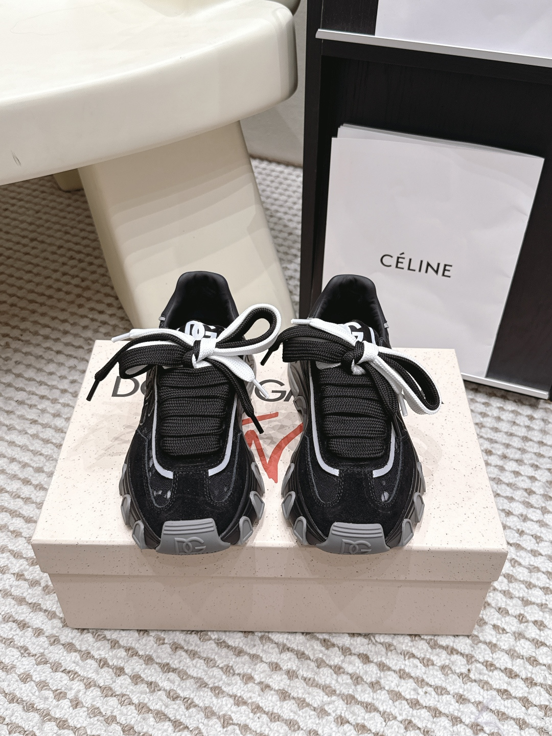 NO:905307,Purchasing-grade DG Country Road series sneakers combine comfort and style. High-quality materials ensure comfortable foot feel and modern appearance!  DG Country Road shoe type. TPU and Phylon outsole. Latex cushioning insole, wrapped in leather. Cowboy + nylon fabric, cowhide lining. Couple style available in sizes 36-40 (female 40 custom-made, non-returnable), casual shoes/sports shoes, sneakers, cowhide19860909代购级 DG Country Road系列运动鞋集舒适与风格于一身,优质材料确保舒适脚感和现代外观！ DG Country Road鞋型. TPU和Phylon外底. 乳胶缓震鞋垫,包裹皮革. 牛京+尼龙面料,牛皮内里. 情侣款现货36-40码（女40定做不退换）,休闲鞋/运动鞋,sneakers,cowhide,Women's Shoes