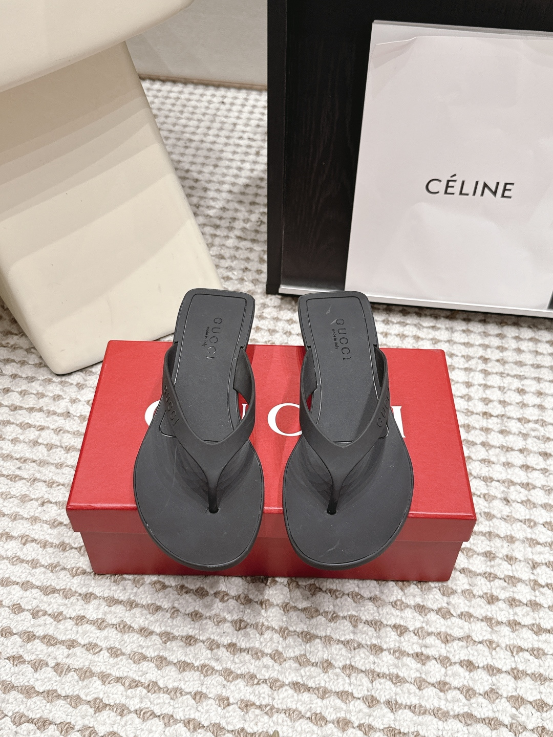 NO:930045,Purchasing agent Gucci 26ss Gucci latest beach sandals flip-flops Original molded double G LOGO Original molded same Original upper imported TPU Original sole engraving 1:1 stainless steel mold die-cast Size#35-42 (customized 40-42), split-toe shoes, gucci, gucci, slippers19860909代购级 Gucci 26ss 古驰 最新款沙滩凉拖鞋人字拖 原版开模双G LOGO 原版开模一致 鞋面原版进口TPU 鞋底原版雕刻1:1精钢模具压铸 Size#35-42（40-42定制）,分趾鞋,gucci,gucci,slippers,Women's Shoes