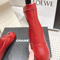 代购级 Chanel 26/秋冬新款 蝴蝶结平底 短筒高靴 这款靴子真的是帅气时尚的代表 低调不失奢华!简约时尚个性又大 代购级 Chanel 26/秋冬新款 蝴蝶结平底 短筒高靴 这款靴子真的是帅气时尚的代表 低调不失奢华!简约时尚个性又大