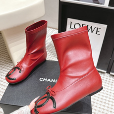 代购级 Chanel 26/秋冬新款 蝴蝶结平底 短筒高靴 这款靴子真的是帅气时尚的代表 低调不失奢华!简约时尚个性又大 代购级 Chanel 26/秋冬新款 蝴蝶结平底 短筒高靴 这款靴子真的是帅气时尚的代表 低调不失奢华!简约时尚个性又大