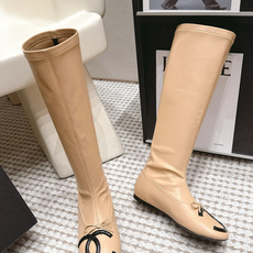 代购级 Chanel 26/秋冬新款 蝴蝶结平底 短筒高靴 这款靴子真的是帅气时尚的代表 低调不失奢华!简约时尚个性又大 代购级 Chanel 26/秋冬新款 蝴蝶结平底 短筒高靴 这款靴子真的是帅气时尚的代表 低调不失奢华!简约时尚个性又大