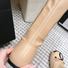 代购级 Chanel 26/秋冬新款 蝴蝶结平底 短筒高靴 这款靴子真的是帅气时尚的代表 低调不失奢华!简约时尚个性又大 代购级 Chanel 26/秋冬新款 蝴蝶结平底 短筒高靴 这款靴子真的是帅气时尚的代表 低调不失奢华!简约时尚个性又大