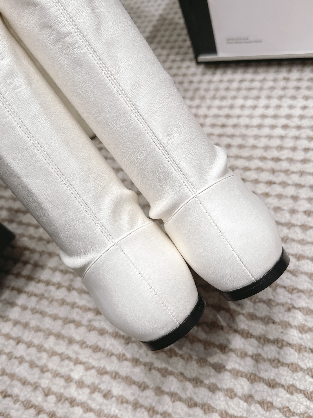 代购级 Chanel 26/秋冬新款 蝴蝶结平底 短筒高靴 这款靴子真的是帅气时尚的代表 低调不失奢华！简约时尚个性又大
