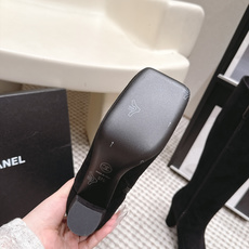 代购级 Chanel 26/秋冬新款 方头侧拉链 高跟长靴 这款靴子真的是帅气时尚的代表 低调不失奢华!简约时尚个性又大 代购级 Chanel 26/秋冬新款 方头侧拉链 高跟长靴 这款靴子真的是帅气时尚的代表 低调不失奢华!简约时尚个性又大