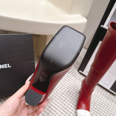 代购级 Chanel 26/秋冬新款 方头弹力靴 高跟长靴 这款靴子真的是帅气时尚的代表 低调不失奢华!简约时尚个性又大 代购级 Chanel 26/秋冬新款 方头弹力靴 高跟长靴 这款靴子真的是帅气时尚的代表 低调不失奢华!简约时尚个性又大