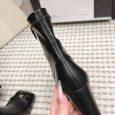 Chanel 26/秋冬新款 拼色侧拉链 弹力短靴 这款靴子真的是帅气时尚的代表 低调不失奢华!简约时尚个性又大气! 自 Chanel 26/秋冬新款 拼色侧拉链 弹力短靴 这款靴子真的是帅气时尚的代表 低调不失奢华!简约时尚个性又大气! 自
