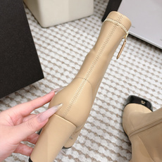 Chanel 26/秋冬新款 拼色侧拉链 弹力短靴 这款靴子真的是帅气时尚的代表 低调不失奢华!简约时尚个性又大气! 自 Chanel 26/秋冬新款 拼色侧拉链 弹力短靴 这款靴子真的是帅气时尚的代表 低调不失奢华!简约时尚个性又大气! 自