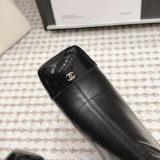 Chanel 26/秋冬新款 拼色侧拉链 弹力短靴 这款靴子真的是帅气时尚的代表 低调不失奢华!简约时尚个性又大气! 自 Chanel 26/秋冬新款 拼色侧拉链 弹力短靴 这款靴子真的是帅气时尚的代表 低调不失奢华!简约时尚个性又大气! 自