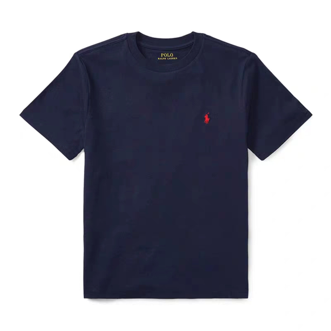 💰68  款号:501

品牌声誉：拉夫劳伦是国际知名的高端时尚品牌，代表着品质、风格和地位，穿上其短袖能彰显消费者的品味与身份。
经典设计：品牌拥有独特且经久不衰的经典设计元素，如马球标志、标志性的色彩搭配等，既时尚又具有辨识度。
优质面料：采用双纱280克面料通常采用高品质的棉质面料，具有柔软、透气、吸汗的特性，穿着舒适，适合各种场合和季节。
精湛工艺：注重细节处理和制作工艺，缝线工整，剪裁合身，保证了衣物的耐用性和美观度。
多样化风格：涵盖了从休闲到正式、从简约到华丽的多种风格，满足不同消费者的个性需求和穿着场景。
搭配性强：可以与各种下装、外套和配饰搭配，轻松打造出多种不同的时尚造型。
传承与创新：在保持品牌传统魅力的同时，不断创新设计和融入新的时尚元素，使产品始终保持吸引力。
品牌价值观：拉夫劳伦所传达的美式生活方式和积极的价值观，也为消费者所认同和向往。
颜色：黑色，白色，灰色，藏青，红色，海蓝色，杏色，紫色，粉色，绿色
尺码齐全：S，M，L，XL，XXL