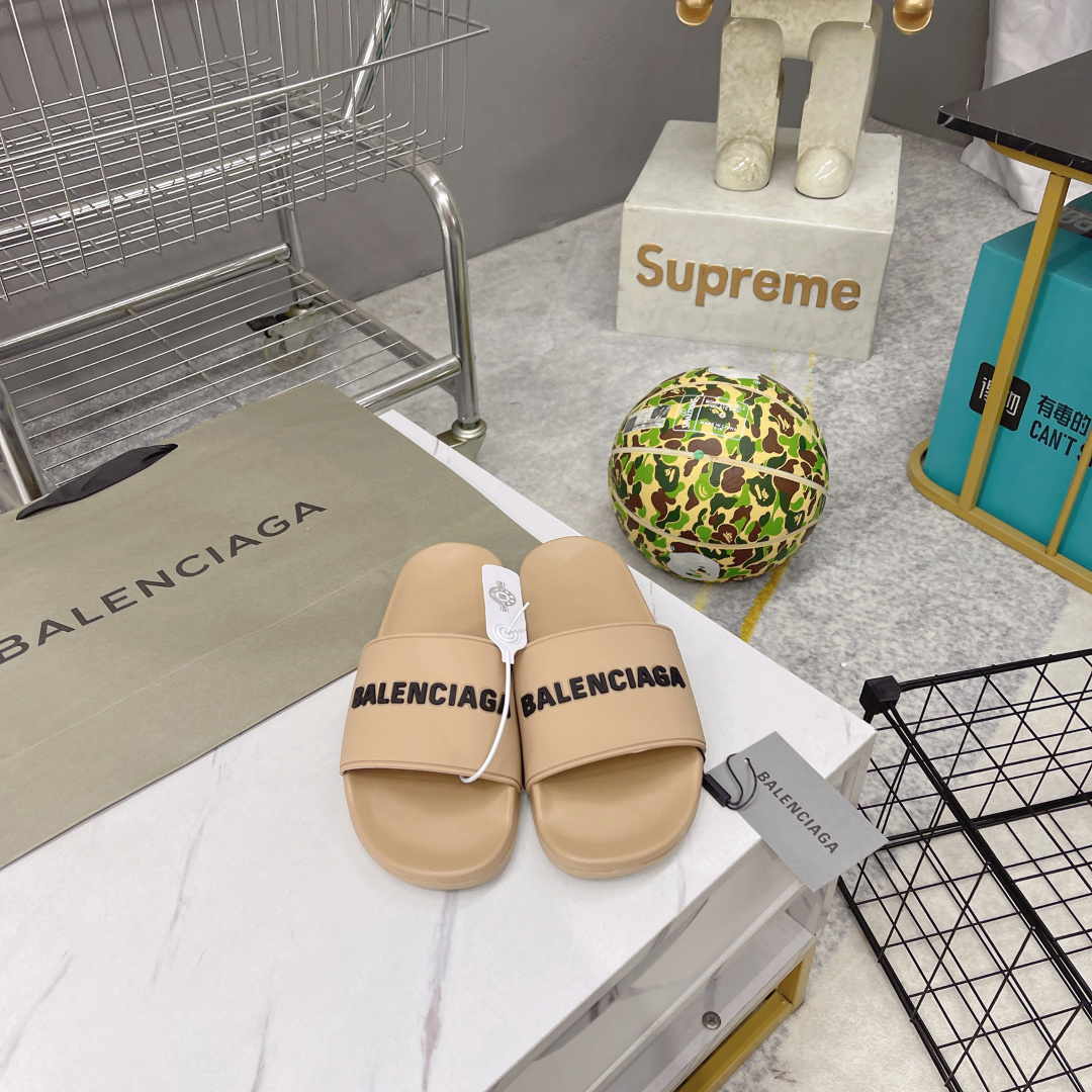 NO:164991,Balenciaga Fashionable couple slippers Balenciaga Political Campaign Latest abrasive tools development European and American celebrities celebrities celebrities big love style exquisite upper hand-sewing threading fluffy and soft skin-friendly and soft summer essentials fashionable but not overly ostentatious original natural rubber anti-slip wear-resistant bottom size women's size 35-40 men's size 39-45 Balenciaga Fashionable couple slippers Balenciaga Political Campaign Latest abrasive tools development European and American celebrities celebrities celebrities internet celebrity girls big love style exquisite upper hand-sewing threading fluffy and soft skin-friendly and soft summer essentials fashionable but not overly ostentatious original natural rubber anti-slip wear-resistant bottom size women's size 35-40  Men's size 39-45, slippers, balenciaga, balenciaga, slippers19860909Balenciaga 巴黎世家 潮品情侣拖鞋 Balenciaga Political Campaign 最新磨具开发 欧美名媛 明星 网红girl 大爱款 精致鞋面手工缝纫走线 蓬松柔软 亲肤柔软夏季必备款 时尚却不过分张扬 原版天然橡胶防滑耐磨底 码数女码35-40码 男码39-45 Balenciaga 巴黎世家 潮品情侣拖鞋 Balenciaga Political Campaign 最新磨具开发 欧美名媛 明星 网红girl 大爱款 精致鞋面手工缝纫走线 蓬松柔软 亲肤柔软夏季必备款 时尚却不过分张扬 原版天然橡胶防滑耐磨底 码数女码35-40码 男码39-45,拖鞋,balenciaga,balenciaga,slippers,Women's Shoes