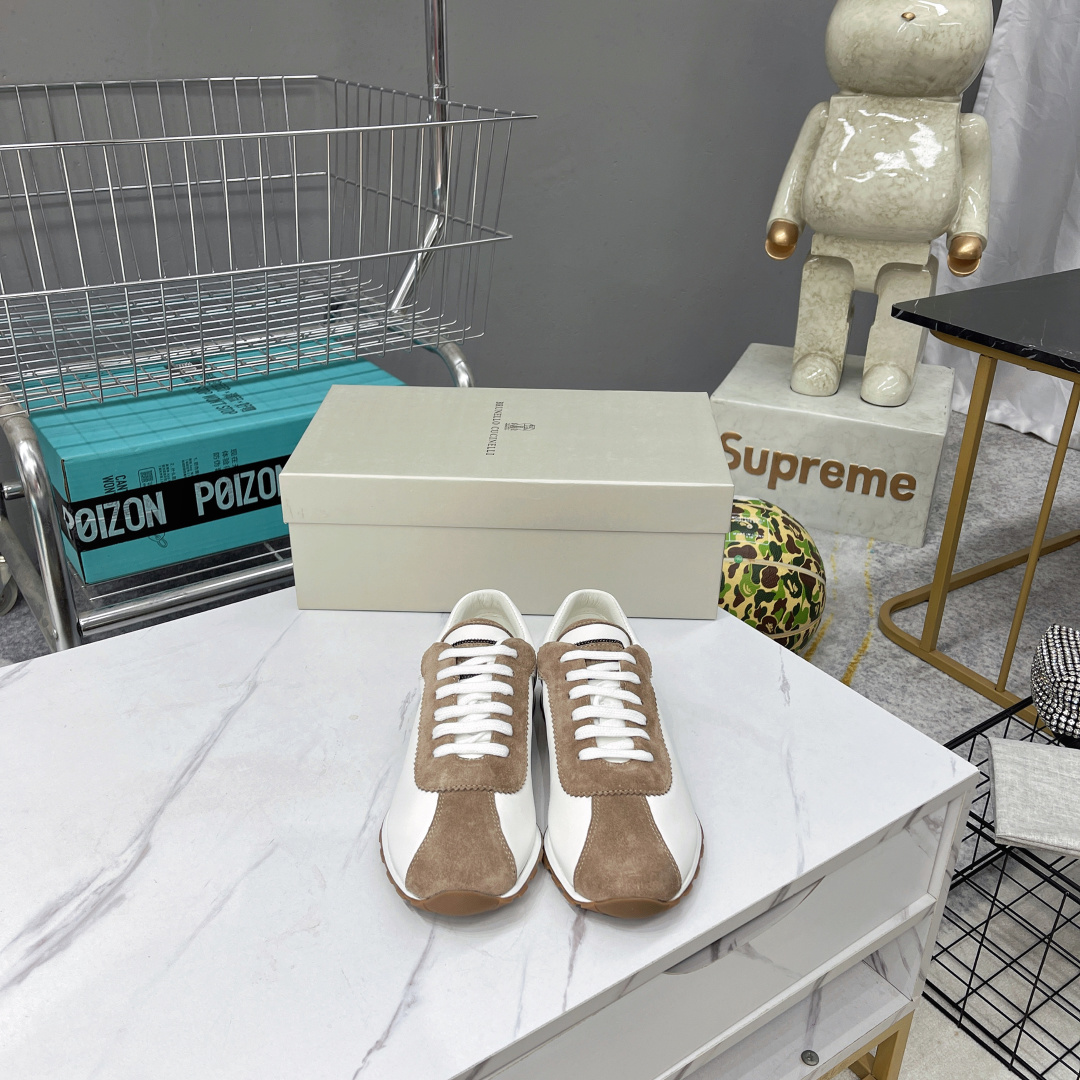 NO:227736,Burberry's latest official website synchronous sneakers made of smooth calfskin, refined in Italian workshops, paired with detachable shield hanger embellished with equestrian knight logo (EKD) embossed with mesh lining, laces integrated with plaid design, rubber sole decoration with collection Burberry letter logo Women's size 35-40, casual shoes/sports shoes, burberry, burberry, sneakers, cowhide19860909巴宝莉最新款官网同步运动鞋 选用光滑小牛皮材质打造 于意大利工坊精制而成 搭配可拆式盾牌吊饰 点缀马术骑士徽标（EKD）压花 采用网眼内衬 鞋带融入格纹设计 橡胶鞋底饰有典藏 Burberry 字母徽标 女款码数35-40码,休闲鞋/运动鞋,burberry,burberry,sneakers,cowhide,Women's Shoes