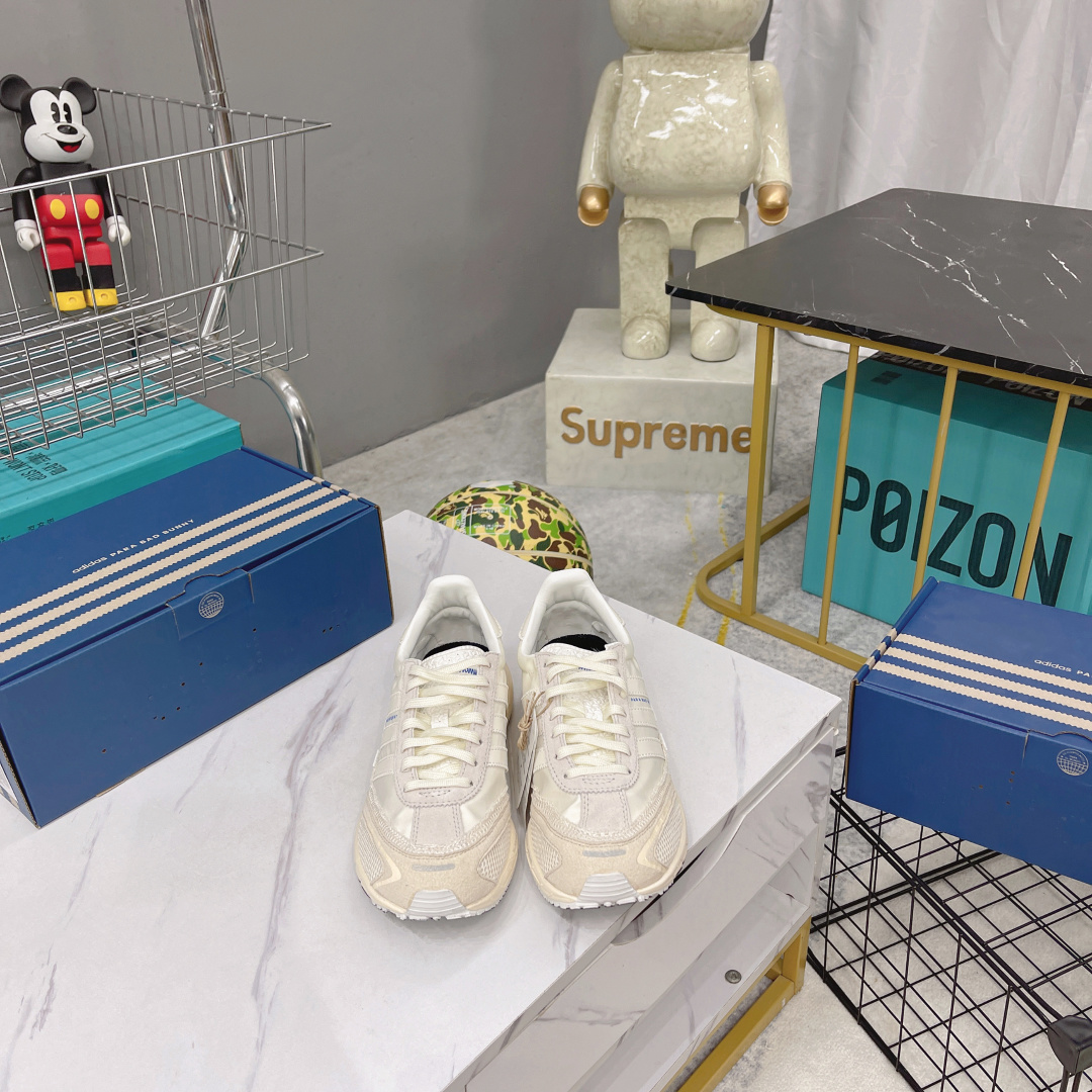 NO:252807,Spot (new color) bad bunny x adizero sl 72 E Z77 Adizeo comfortable and versatile low-top casual board shoes adizeo sl 72 and bad bunny. The collision and integration of two well-known brands have once again cooperated to bring a new adizeo sl 72. This shoe boldly combines the classic elements of Adizeo and the modern design of bad bunny, presenting a bold and subversive design. Size: 36 36.5 37 38 38.5 39 40 40.5 41 42 42.5 43 44 44.5 45, Daddy shoes19860909档口现货（新颜色） bad bunny x ad adizero sl 72 E Z77 阿迪舒适百搭低帮休闲板鞋 adizeo sl 72与bad bunny的碰撞融汇 两个知名品牌再次携手合作 带来全新adizeo sl 72,这款鞋大胆地将阿迪的经典元素以及bad bunny的现代设计融汇在一起,呈现出颇具颠覆性的大胆设计 尺码: 36 36.5 37 38 38.5 39 40 40.5 41 42 42.5 43 44 44.5 45,老爹鞋,Women's Shoes