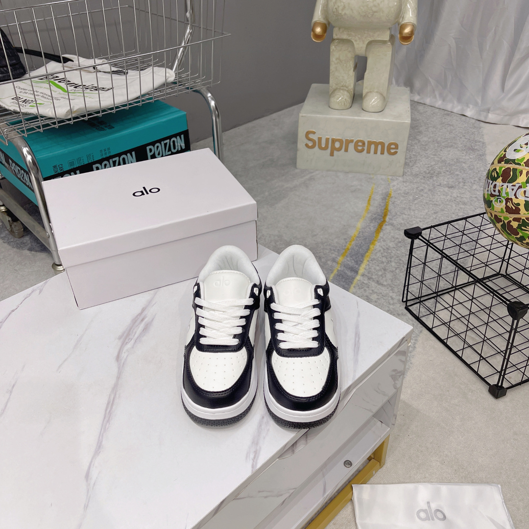 NO:265884,alo yoga Yi Mengling Jisoo and many other stars are on the same style. They mainly promote foreign trade on major platforms. Foshan factories purchase raw materials in multiple steps in one step. Production details are indescribable. A shoe that looks good at random is aIo with a height of 4cm. It mainly features panda color. Spring, summer, autumn and winter. Comfortable and simple board shoes. TPU non-slip wear-resistant soles. #alo #alo girls #AIo #Fitness outfit #Shoes Recommended #Shoes Size 35 36 37 38 39 40, casual shoes/sports shoes, sneakers19860909alo yoga 易梦玲 Jisoo智秀 等多位明星同款上脚 主打各大平台外贸主推 佛山大厂采购原材料多处细节一步到位 生产细节没得说 一款随意搭配的都好看的鞋子aIo采用增高4cm 主打熊猫色 春夏秋冬四季款 舒适简约板鞋 TPU防滑耐磨鞋底 #alo #alo女孩 #AIo #健身穿搭 #鞋子推荐 #板鞋 尺码35 36 37 38 39 40,休闲鞋/运动鞋,sneakers,Women's Shoes