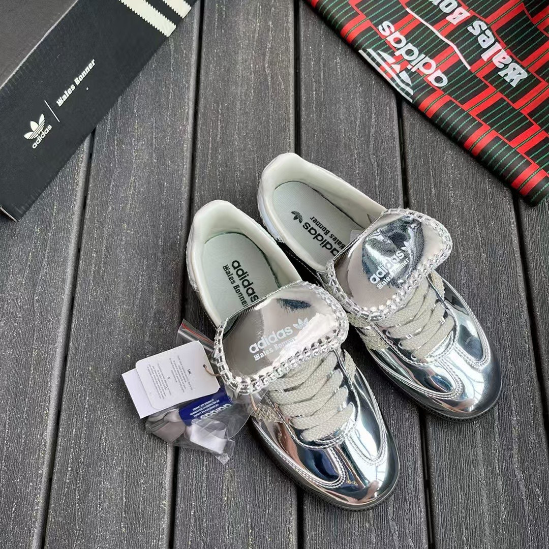 NO:614470,Wales Bonner  36.5 37 38 38.5 39 40 40.5 41 42 42.5 43 44 44.5 45, casual shoes/sports shoes, louis vuitton, sneakers19860909Wales Bonner x AD Originals Samba Classic”Silver Metallic“桑巴舞系列绅士德训足球风百搭低帮休闲运动板鞋“镜面银米白焦糖底” 伦敦时装品牌 Wales Bonner 携手Originals 打造 最新春夏联名系列 全鞋渠道原材 原厂夜态银 原纸板原楦头 完美复刻1:1 小红书代购抖音快手直播充正爆款 市面最高版本 36 36.5 37 38 38.5 39 40 40.5 41 42 42.5 43 44 44.5 45,休闲鞋/运动鞋,louis vuitton,sneakers,Women's Shoes