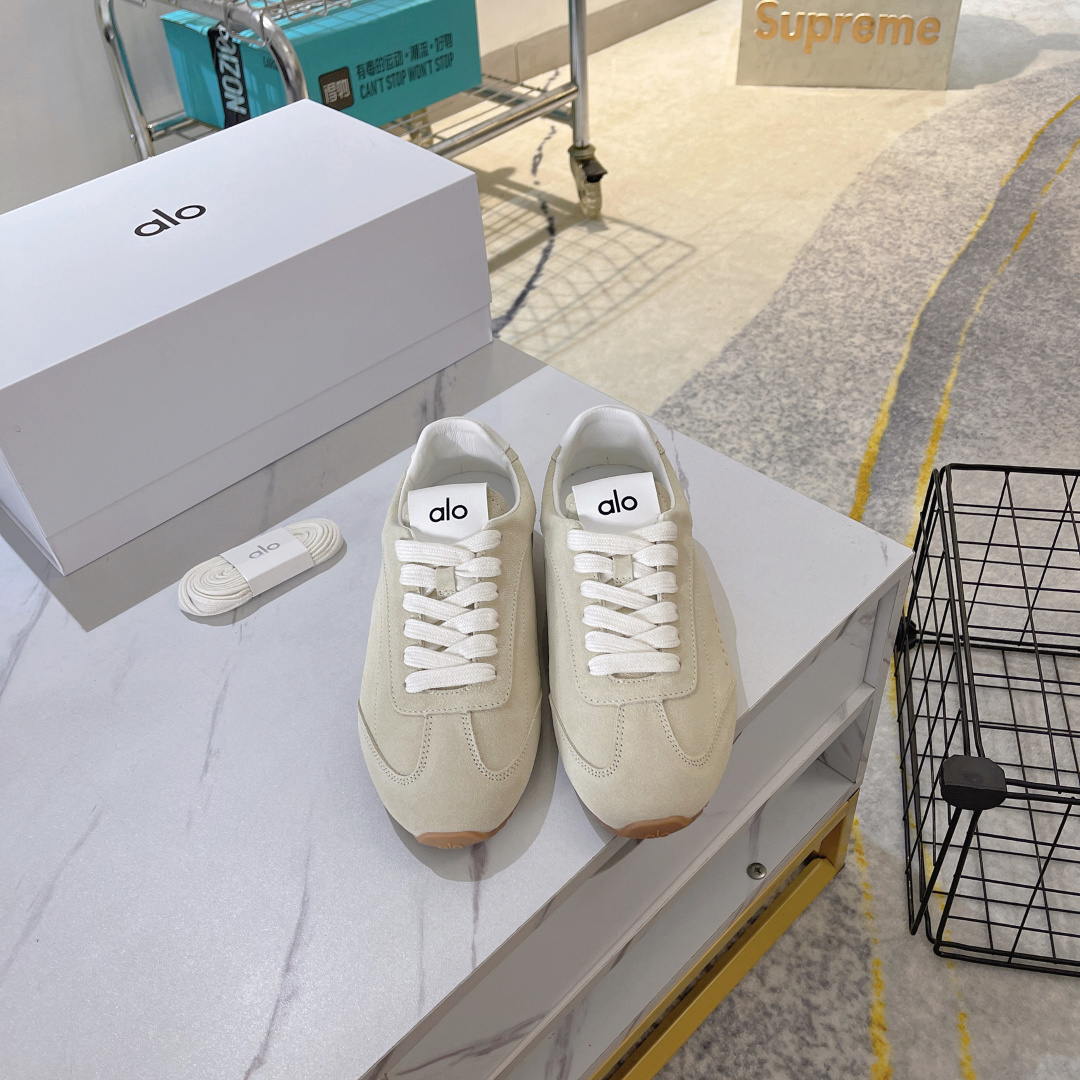 NO:485251,Purchase grade alo2025 spring and summer thick sole comfortable couple style casual German training shoes shoes alo2025 spring and summer thick sole comfortable couple style casual sports running shoes alo knows girls better than Nike!  Super versatile!  And super comfortable!  It's a thick bottom but it's not heavy at all on the feet!  Very lightweight!  It looks better when putting on socks!  The upper foot is taller and thinner. The original fabric is Niujing inner sheepskin. The original molded rubber sole. Size. Men and women. 35-45 (45 customized, no return or replacement). Casual shoes/sports shoes, sneakers, sheepskin19860909代购级 alo2025春夏厚底舒适 情侣款 休闲 德训鞋 鞋 alo2025春夏厚底舒适 情侣款 休闲 运动跑步鞋 alo比耐克更懂女生！上脚超级百搭！而且超级舒适！是厚底款但是上脚一点都不沉重！ 非常轻便！套上袜套搭配更好看！上脚增高显腿细 面料原版牛京 内里羊皮 大底原版开模橡胶大底 Size男女35-45(45定制不退不换),休闲鞋/运动鞋,sneakers,sheepskin,Women's Shoes