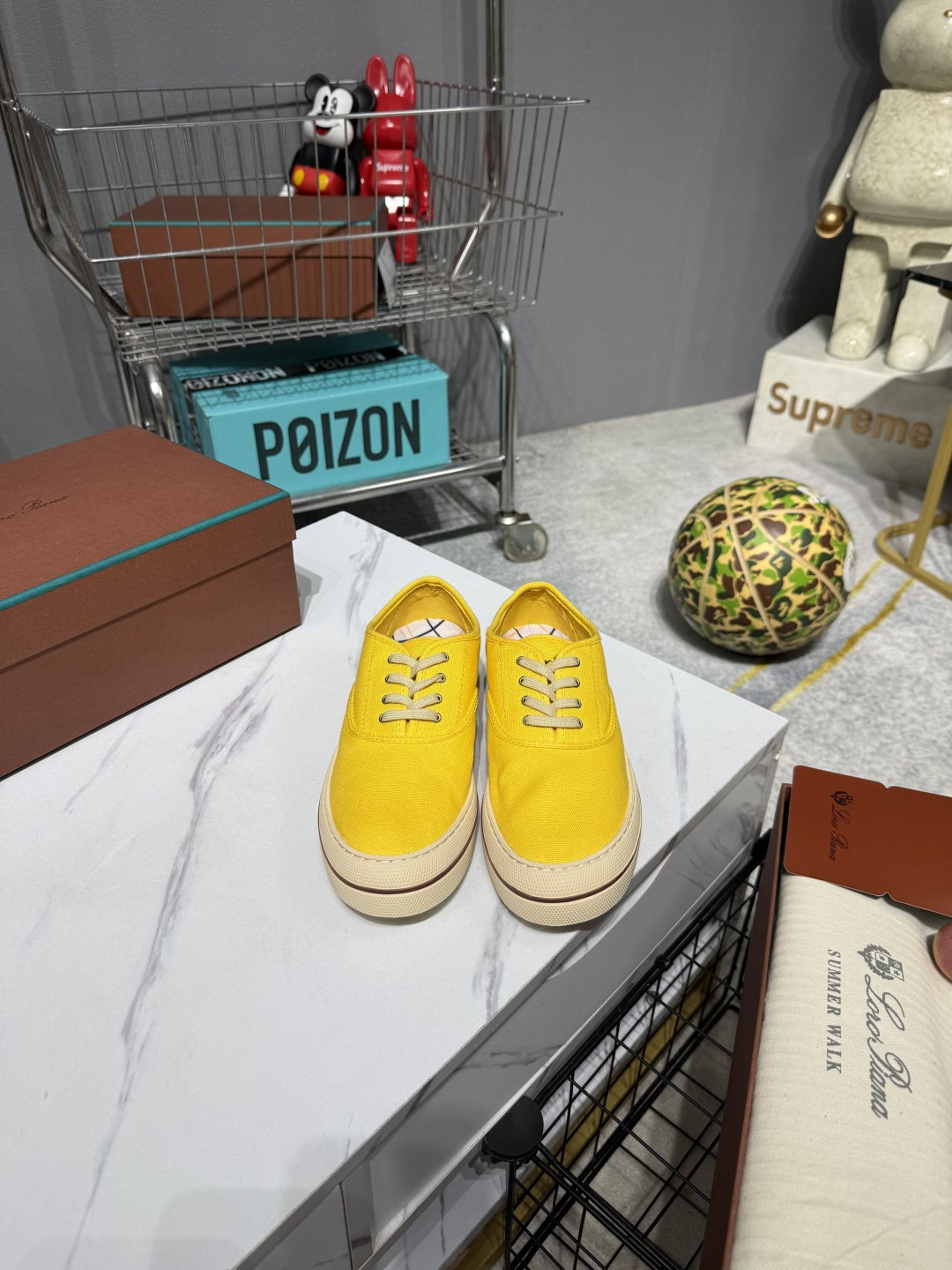 NO:868756,LP Couple Canvas Shoes Very versatile and slimming canvas shoes!  This season’s canvas shoes can be considered gods!  Must stay!  There really is no choice of outfits for any age group. Fresh and cute style, minimalist old-money style, sweet-cool-hot style, urban commuting style... there are so many styles to choose from!  And it can be matched with couples who are out of the circle!  Sisters who like low-key luxury, hurry up and get fashionable outfits with your teammates!  The upper is imported washed denim, the lining is original customer-supplied breathable canvas, the outsole is exclusive private mold rubber outsole, size 35-40, regular size (40 customized, non-refundable), buy the larger card size, men's model 39-45 (45, customized, non-returnable), casual shoes/sports shoes, loro piana, sneakers19860909LP情侣帆布鞋 巨百搭又显瘦的帆布鞋！这一季可以封神的帆布鞋！必须留下！真的是不挑任何年龄段的穿搭 清新可爱风、极简老钱风、甜酷热辣风、都市通勤风…太多太多穿搭！而且又能搭配出出圈的情侣搭配！喜欢低调奢华的姐妹赶快和你们的队友一起get时髦穿搭！ 鞋面进口水洗牛仔布 内里原版客供透气帆布 大底独家私模橡胶大底 size35-40 正码(40定做不退换)卡码买大 男款39-45（45定制不退换）,休闲鞋/运动鞋,loro piana,sneakers,Women's Shoes