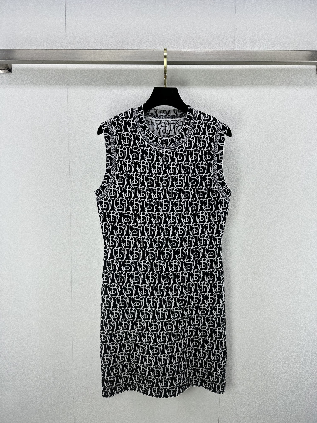 NO:294140,Burberr *New details 25 Spring New Year New Year Knitted Vest Dress, B-shaped pendant is unique and elegant. Warm and temperament, showing the style of a noble lady. 1 color 3 SML, burberry, skirts, alexander wang19860909Burberr *上新细节 25 春季新年贺岁款针织背心连衣裙, B字型吊饰别致优雅.温暖又气质,贵妇风范尽显. 1色3码SML,,burberry,skirts,alexander wang,Women's clothing