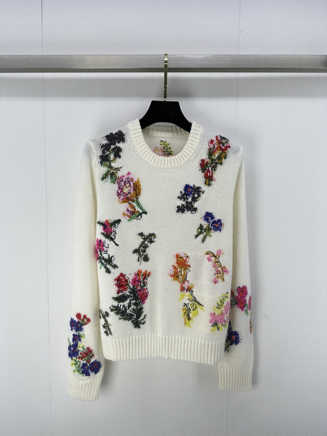 NO:294094,ER* New details 25 New jacquard flower pullover long sleeves!  Double knitted inlay pattern with wool!  The temperament contrasting design reduces the age-reducing girlish style!  All-match is not picky!  A must-have high-end item for white and rich beauty!  2 colors 3 codes SML, alexander wang19860909ER*上新细节 25 新款提花花朵套头长袖！挂毛双织嵌花图案！气质撞色设计减龄少女风！百搭不挑人！白富美必备高级单品！ 2色3码SML,,alexander wang,Women's clothing