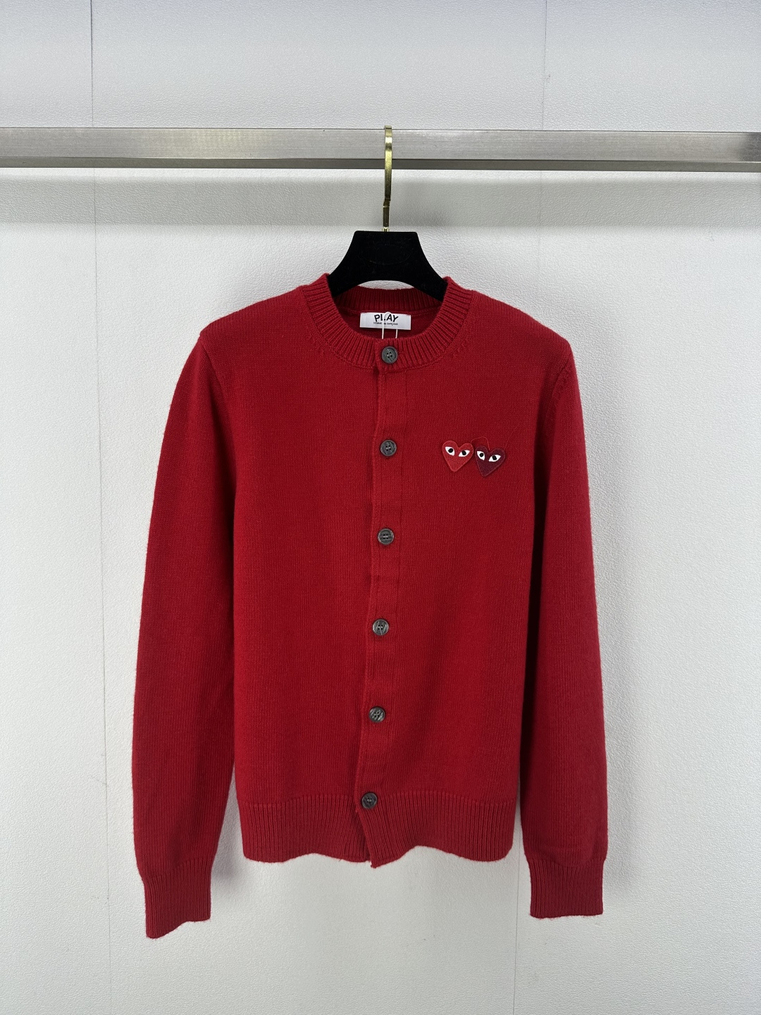 NO:296413,Play* New Details 25 Latest Chanel Cardigan Sweater!  New Year Red, a versatile, age-reducing style, is simply too easy to wear!  Lovely eyes embroidered with children's fun and cute, and the selected yarn is skin-friendly and soft!  1 color 3 code SML, sweaters, alexander wang19860909Play*上新细节 25 最新款章仔开衫毛衣！新春红 日常百搭的减龄款,简直不要太好穿！爱心眼睛刺绣童趣可爱 ,精选纱线亲肤柔软 ！ 1色3码SML,,sweaters,alexander wang,Women's clothing