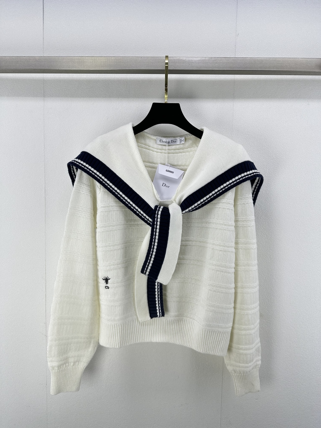 NO:296202,Dio* new details 25 new navy lapel lace long sleeves Little bee embroidery classic fashion and versatile age-reducing temperament 1 color 3 size SML, dior, alexander wang19860909Dio*上新细节 25 新款海军风翻领系带长袖 小蜜蜂刺绣经典时尚百搭 减龄又气质 1色3码SML,,dior,alexander wang,Women's clothing