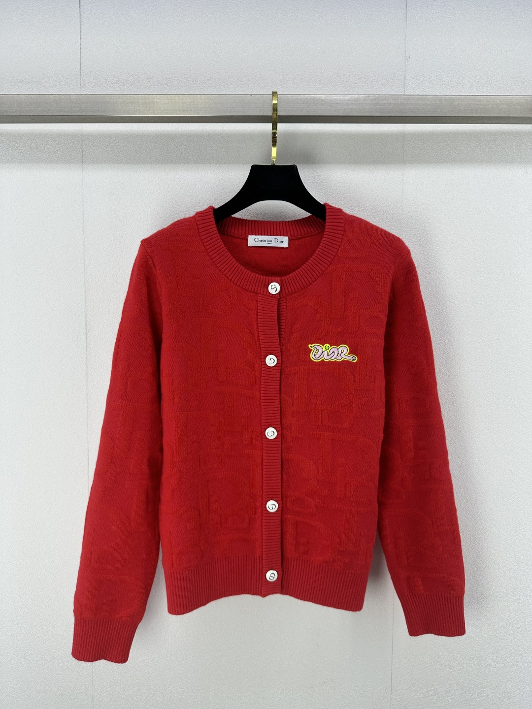 NO:296173,New details on Dio* 25 new jacquard logo cardigan positioning contrasting color embroidered snake pattern logo body dark pattern brand letters New Year red color matching versatile and not picky 1 color 3 code SML, dior, alexander wang19860909Dio*上新细节 25 新款提花logo开衫 定位撞色刺绣蛇图案logo 衣身暗纹品牌字母 新春红配色 百搭不挑人 1色3码SML,,dior,alexander wang,Women's clothing