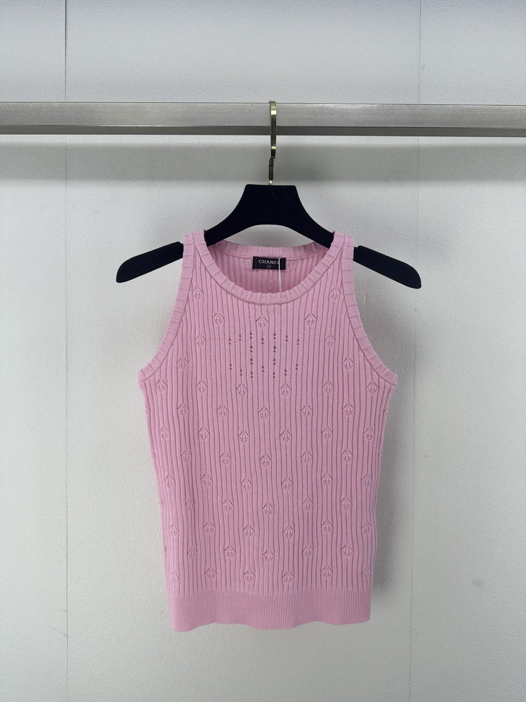 NO:298515,Chane* new details 25 Spring hole-picking hollow knitted vest light and breathable, fashionable design shows elegance, simple but not lacking style, summer essential items 2 colors 3 codes SML, chanel, alexander wang19860909Chane*上新细节 25 春季挑孔镂空针织背心 轻盈透气 时尚设计尽显优雅 简约而不失格调 夏日必备单品 2色3码SML,,chanel,alexander wang,Women's clothing