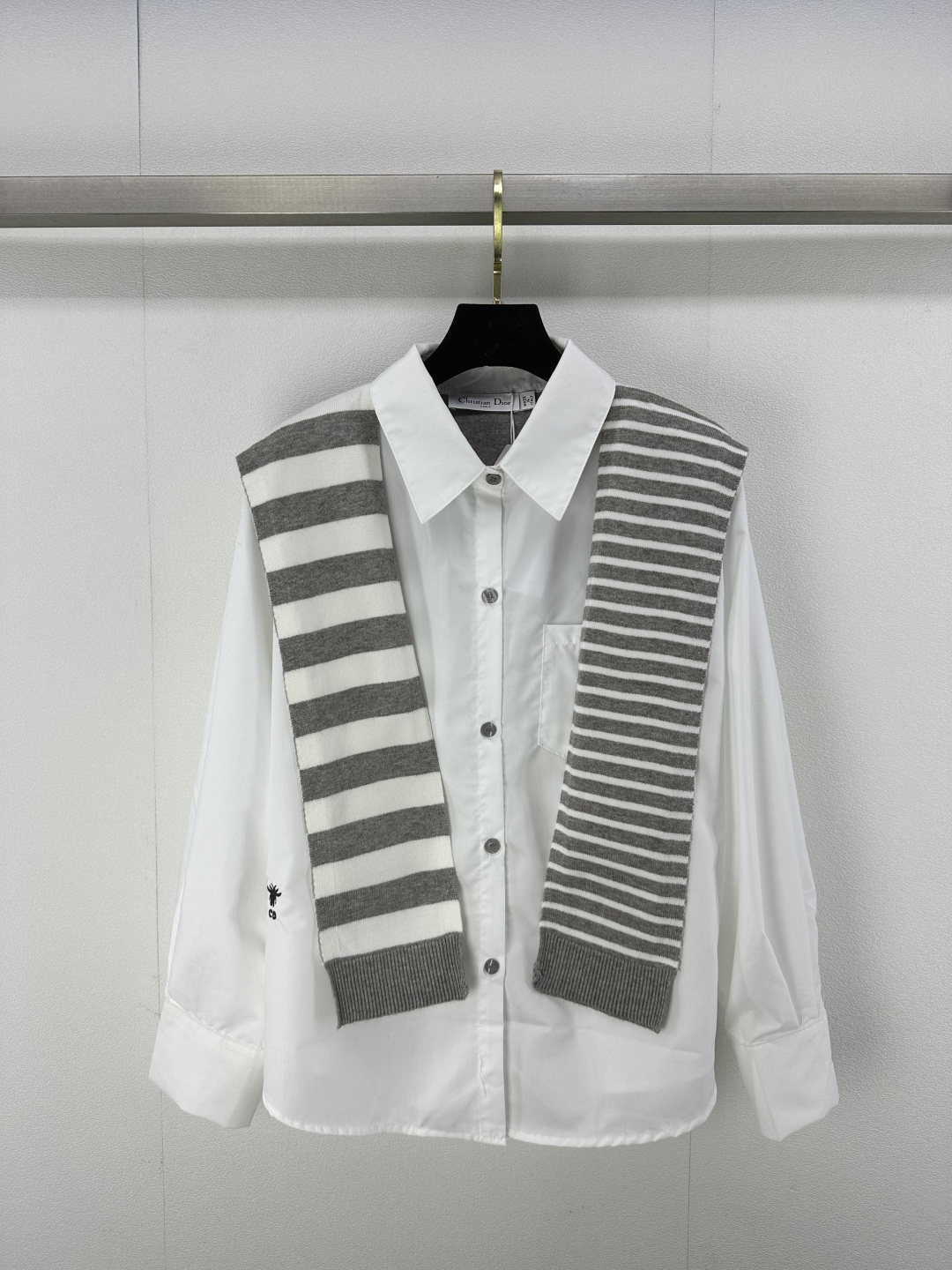 NO:309499,DIO* New details 25 Latest new style lapel spliced ​​long sleeve knitted color-blocking straps slim and slim, fabric soft and comfortable, sleeve shirt design adds a girlish look!  2 colors 3 codes SML, dior, alexander wang19860909DIO* 上新细节 25 最新新款翻领拼接长袖针织拼色绑带修身显瘦 面料软糯舒适 袖衬衣设计 增添造型感少女风！ 2色3码SML,,dior,alexander wang,Women's clothing