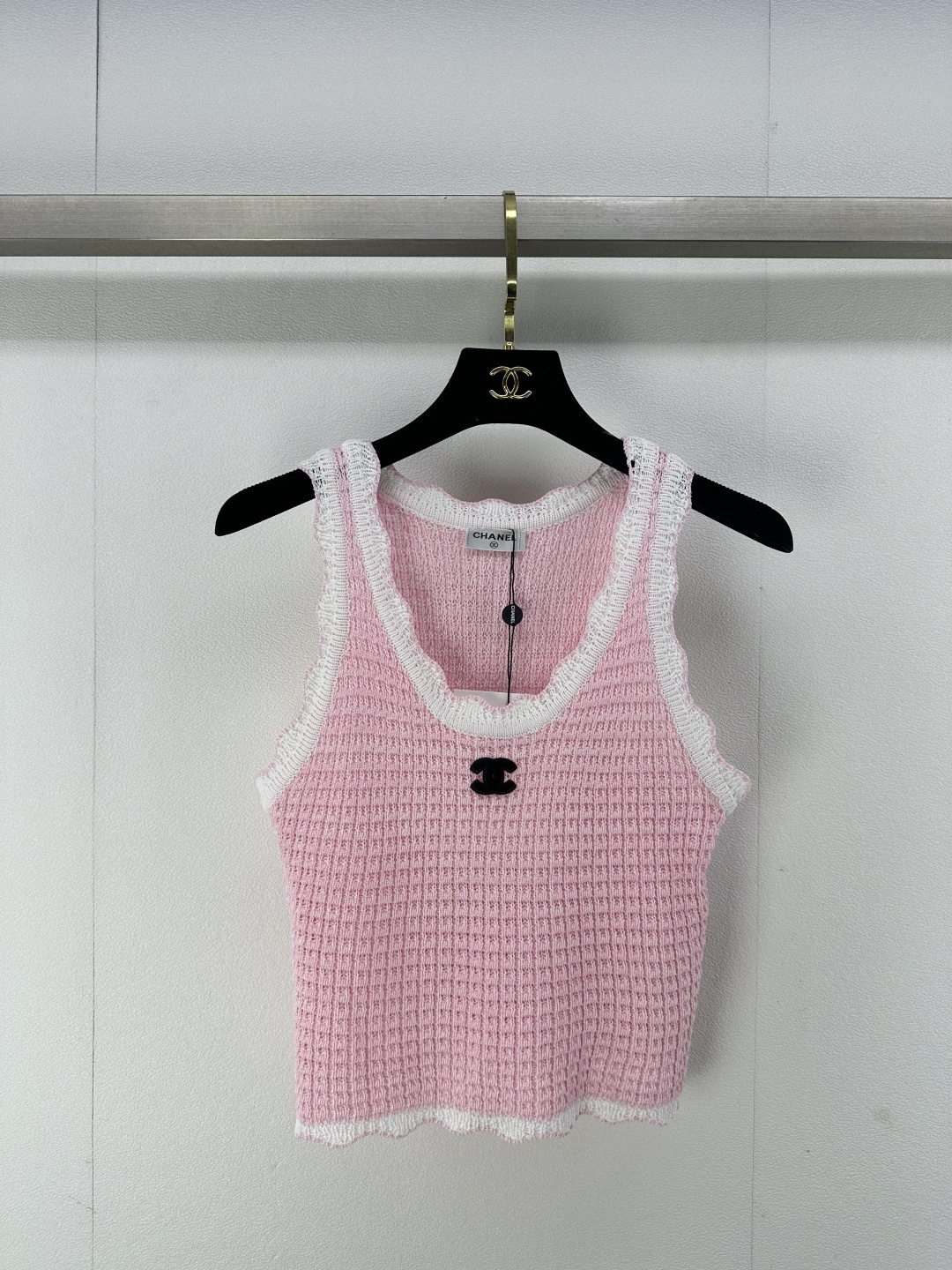 NO:313880,Chane* new details 25 Spring contrasting lace vest positioning logo, youthful and age-reducing temperament, versatile and slim and elastic, versatile and not picky, 3 colors and 3 sizes, SML, chanel, alexander wang19860909Chane*上新细节 25 春季撞色花边背心 定位logo 上身青春减龄 气质百搭显瘦有弹力 百搭不挑人 3色3码SML,,chanel,alexander wang,Women's clothing